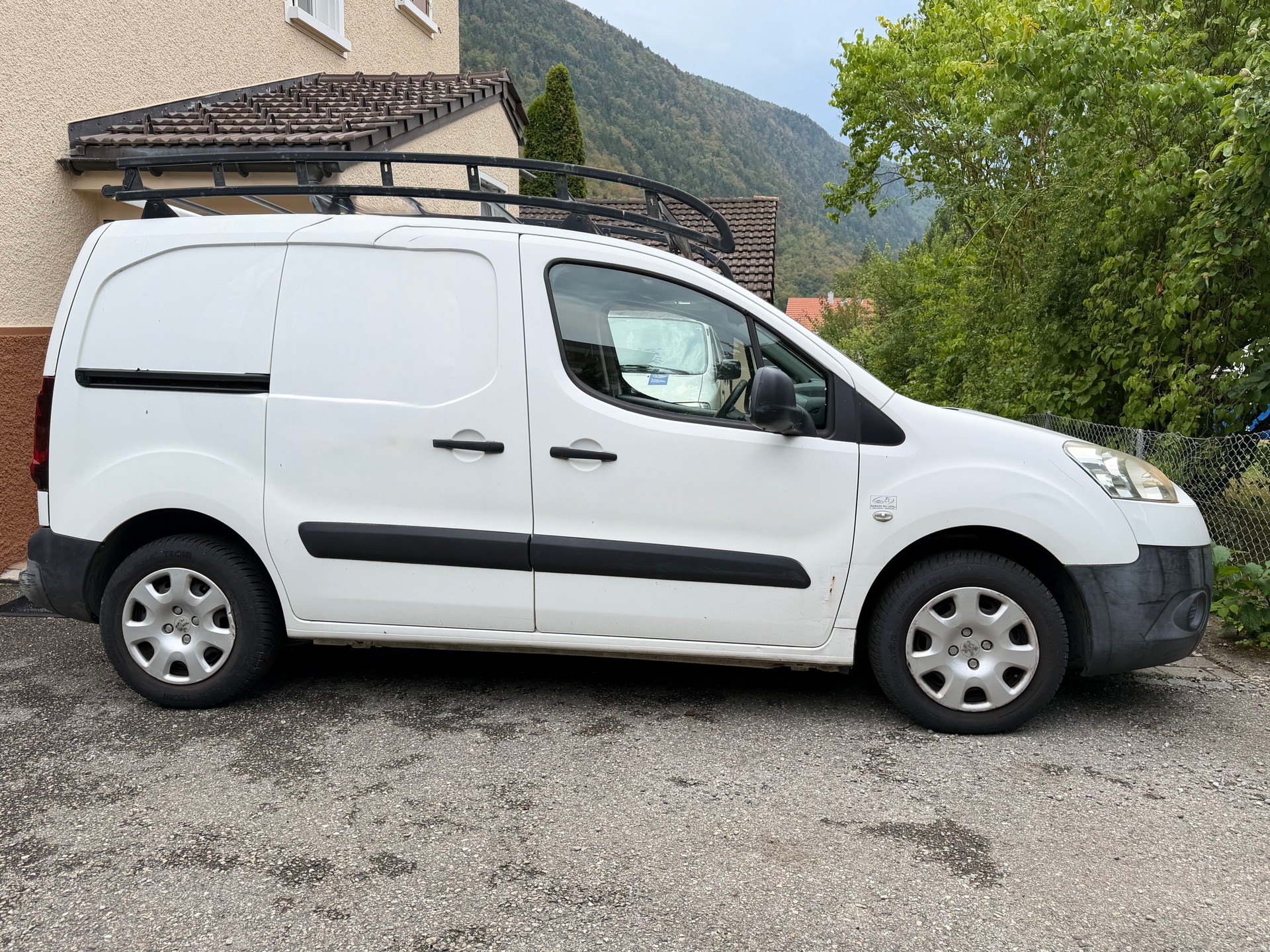 PEUGEOT Partner 1.6 VTi Urban-image-1