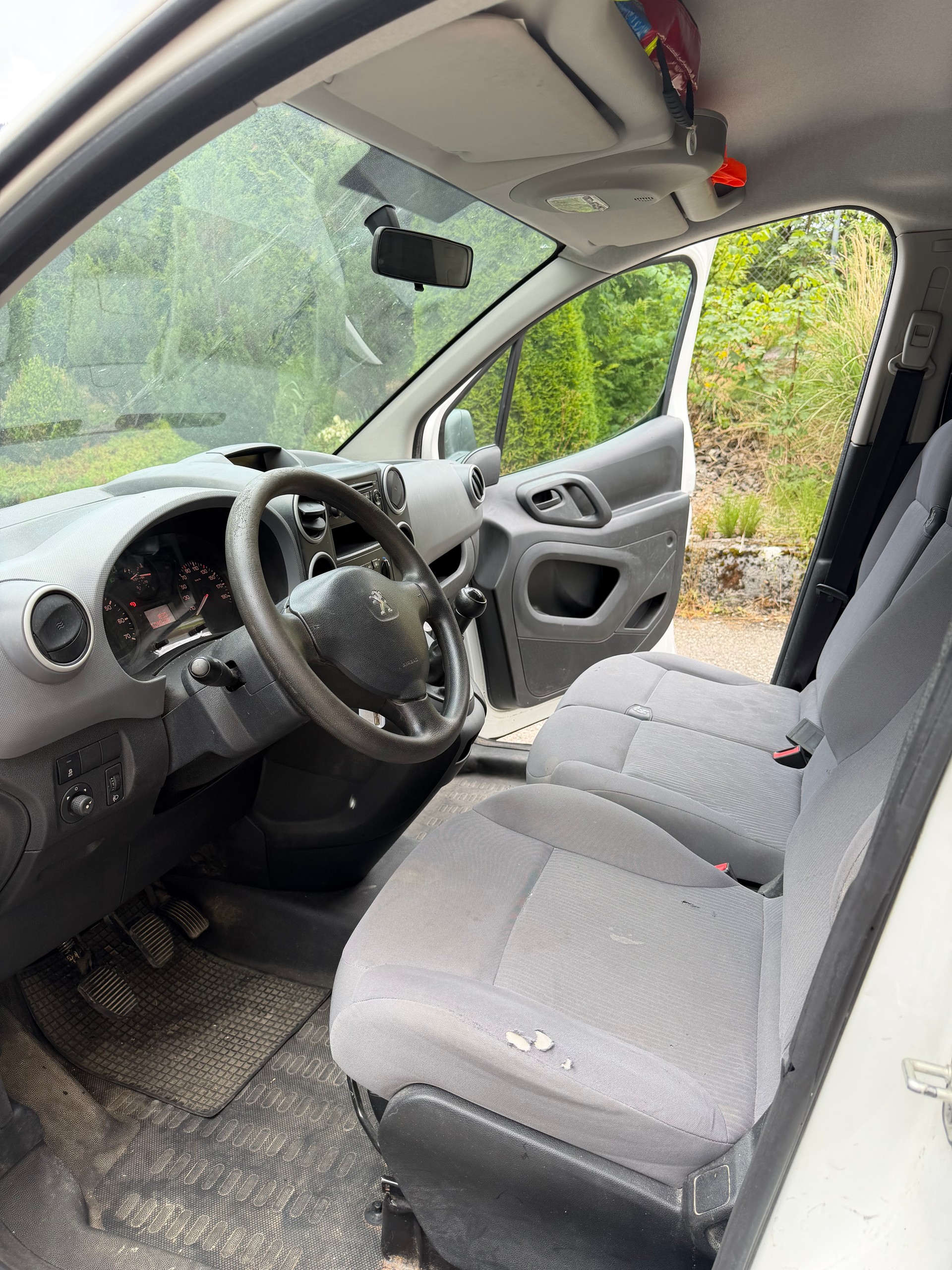 PEUGEOT Partner 1.6 VTi Urban-image-10