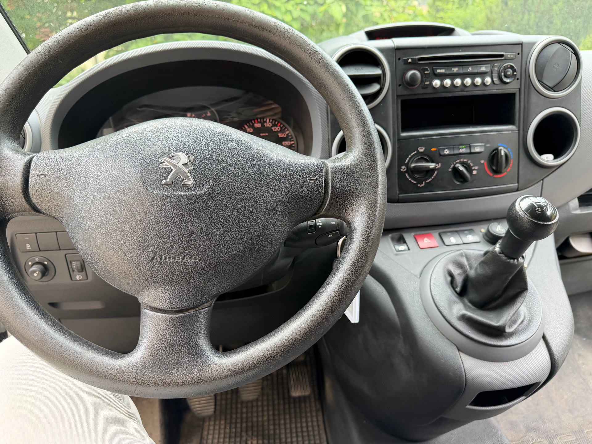 PEUGEOT Partner 1.6 VTi Urban-image-11