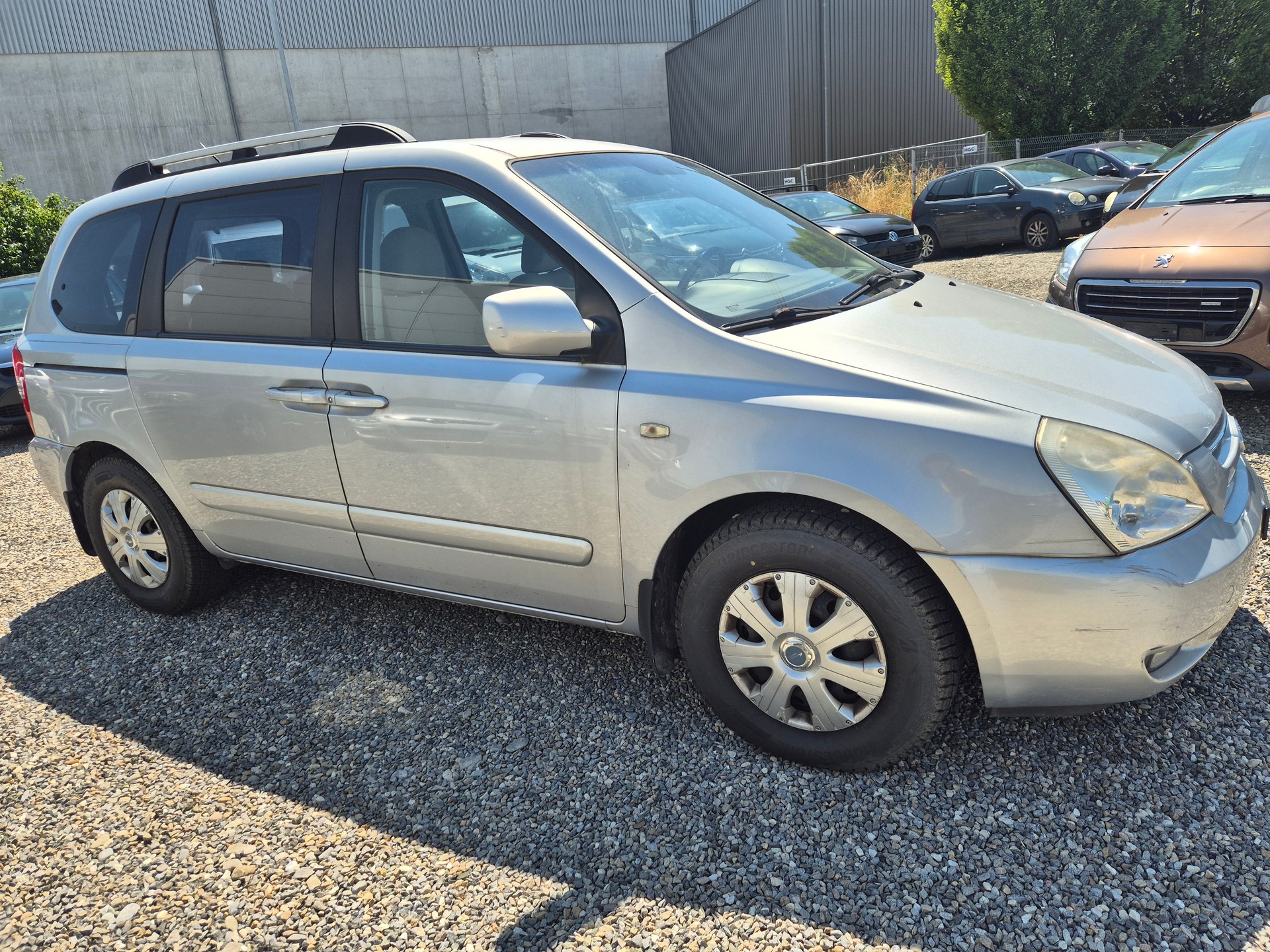 KIA Carnival 2.9 CRDi Trend-image-2