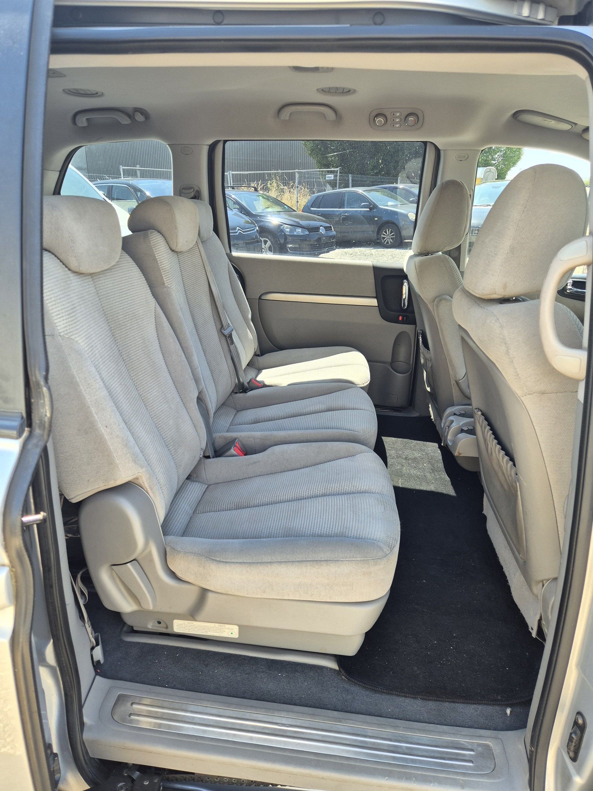 KIA Carnival 2.9 CRDi Trend-image-8