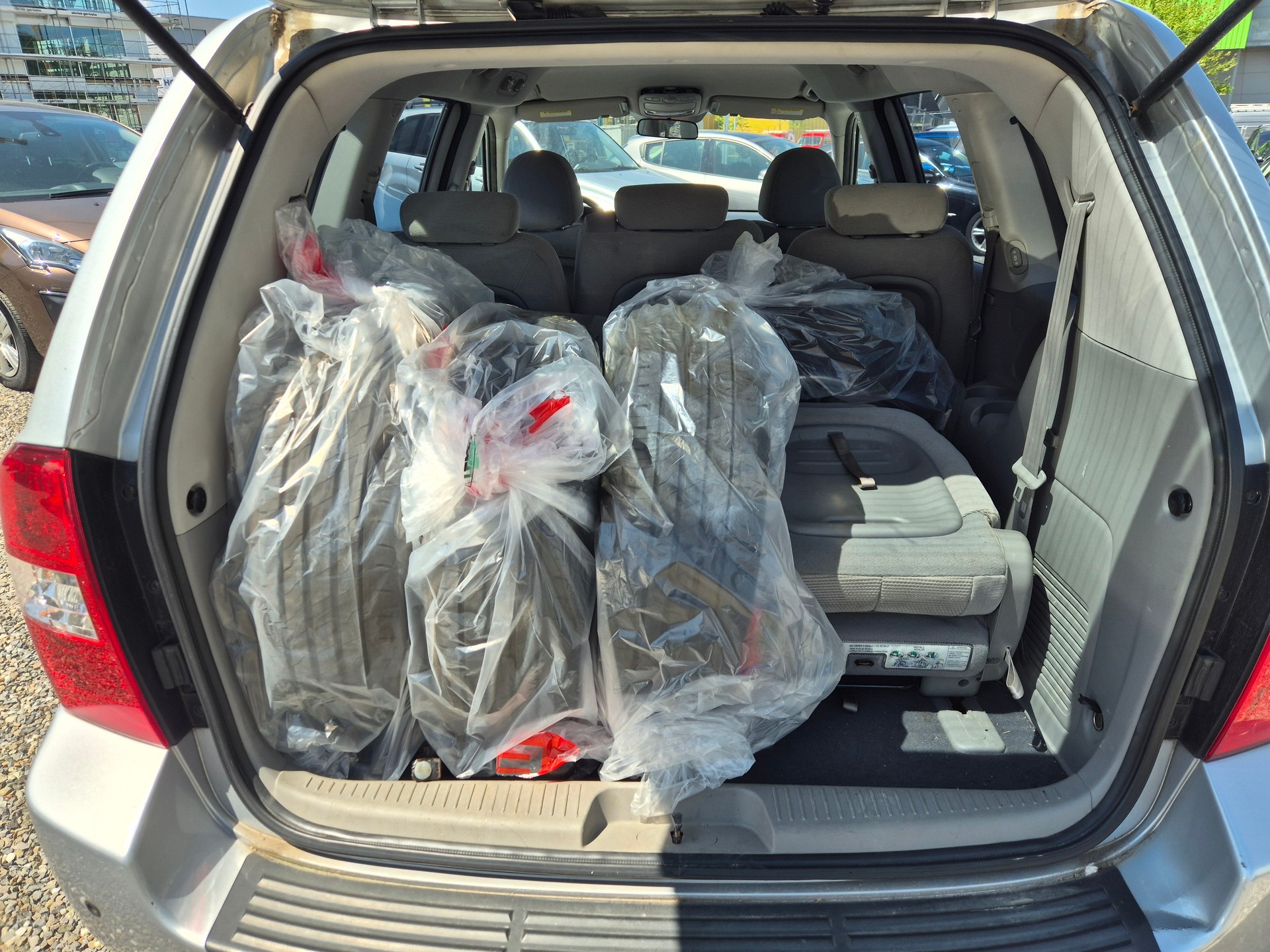 KIA Carnival 2.9 CRDi Trend-image-9