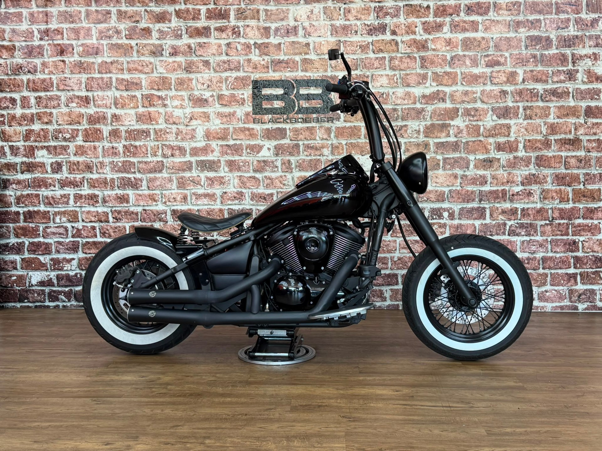 KAWASAKI VN 900 Classic-showroom-element-1