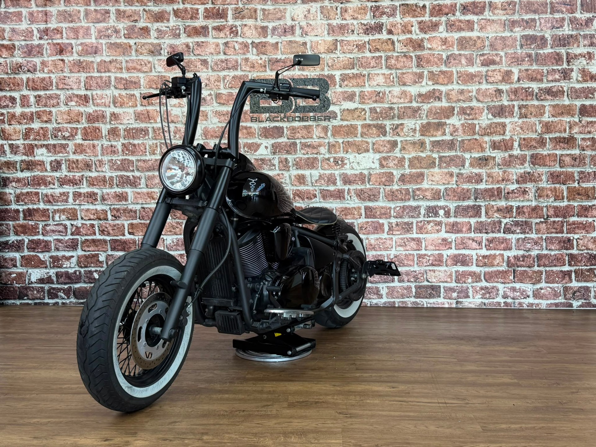 KAWASAKI VN 900 Classic-image-5