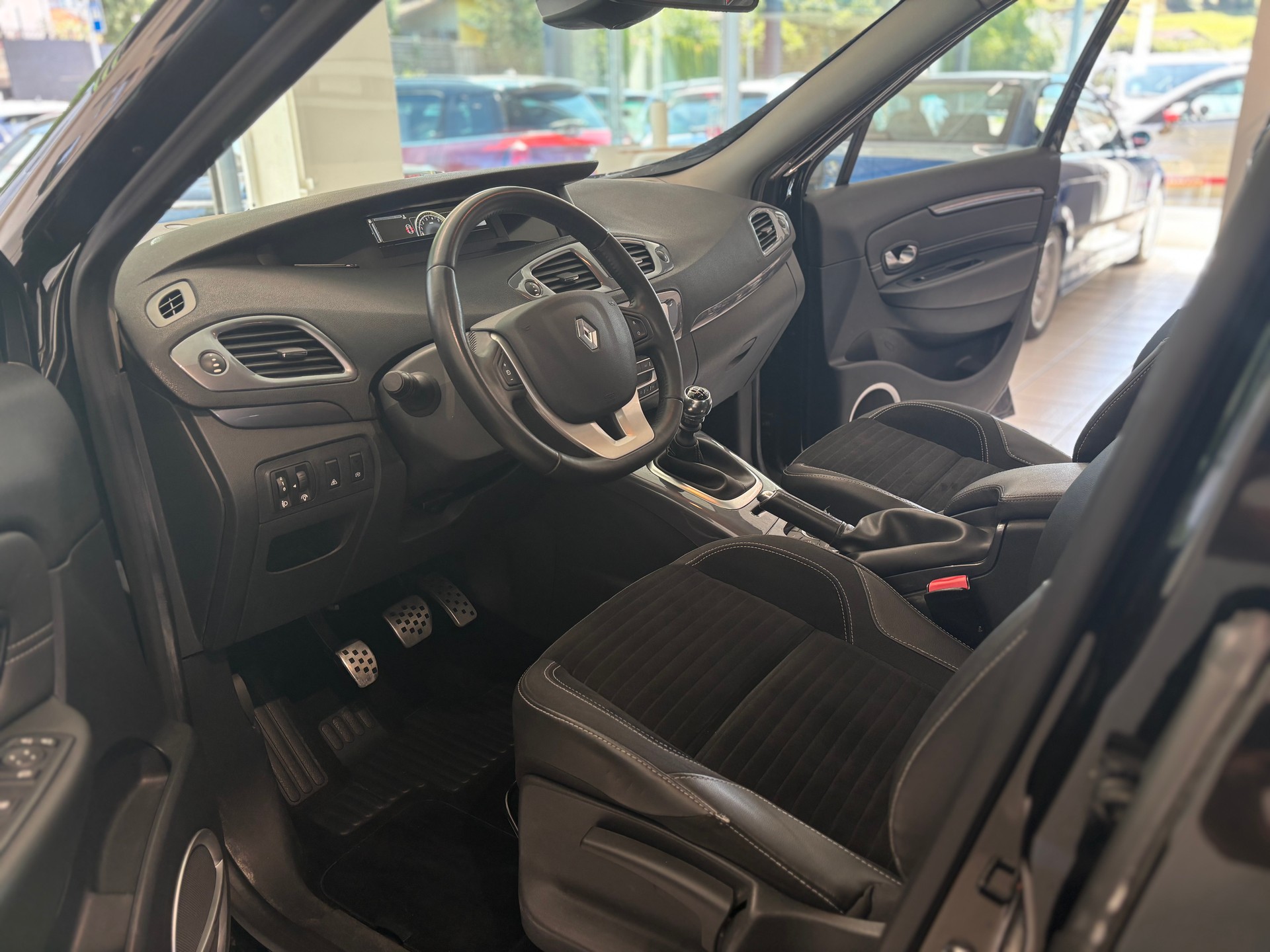 RENAULT Scénic Xmod 1.2 16V Turbo Bose Edition-image-8