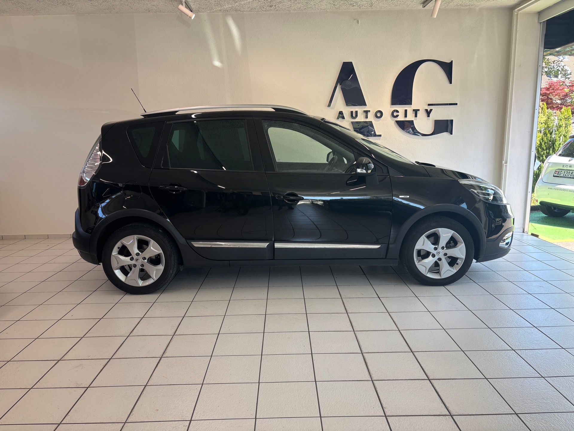 RENAULT Scénic Xmod 1.2 16V Turbo Bose Edition-image-3