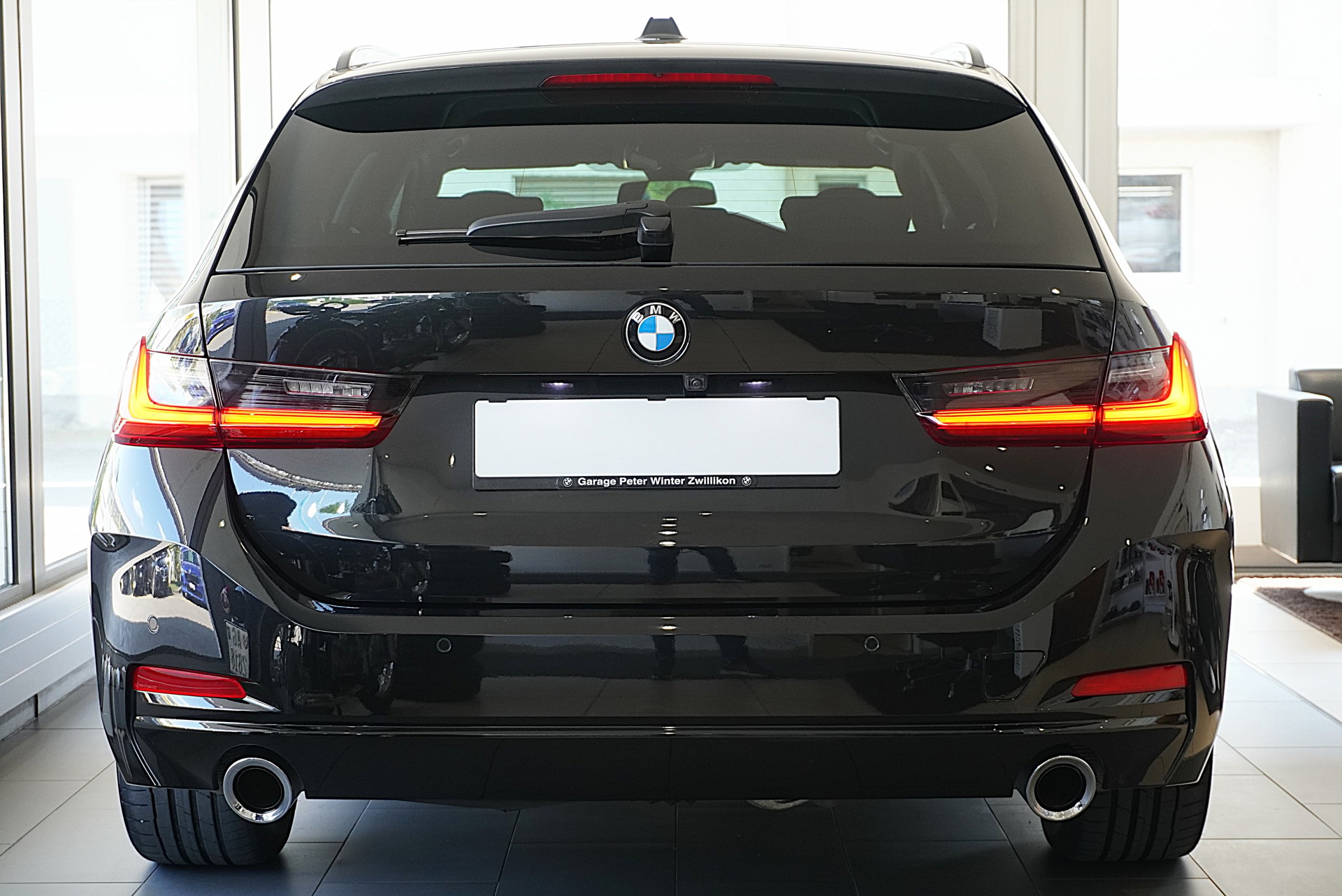 BMW 320d xDrive 48V Touring Steptronic-image-6