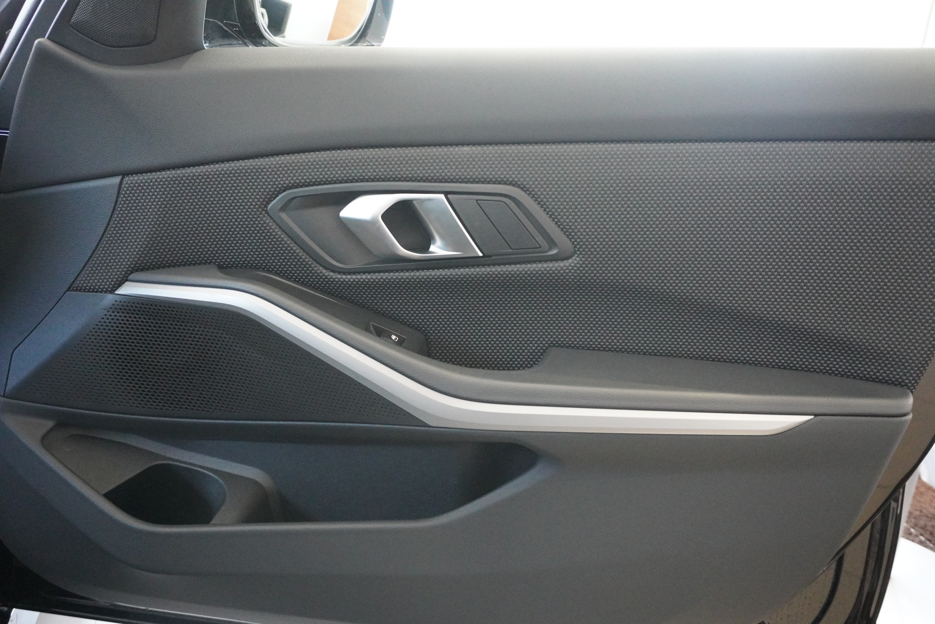 BMW 320d xDrive 48V Touring Steptronic-image-15