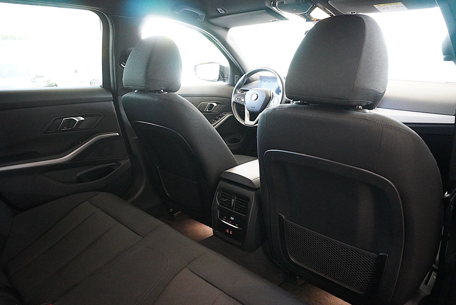 BMW 320d xDrive 48V Touring Steptronic-image-16