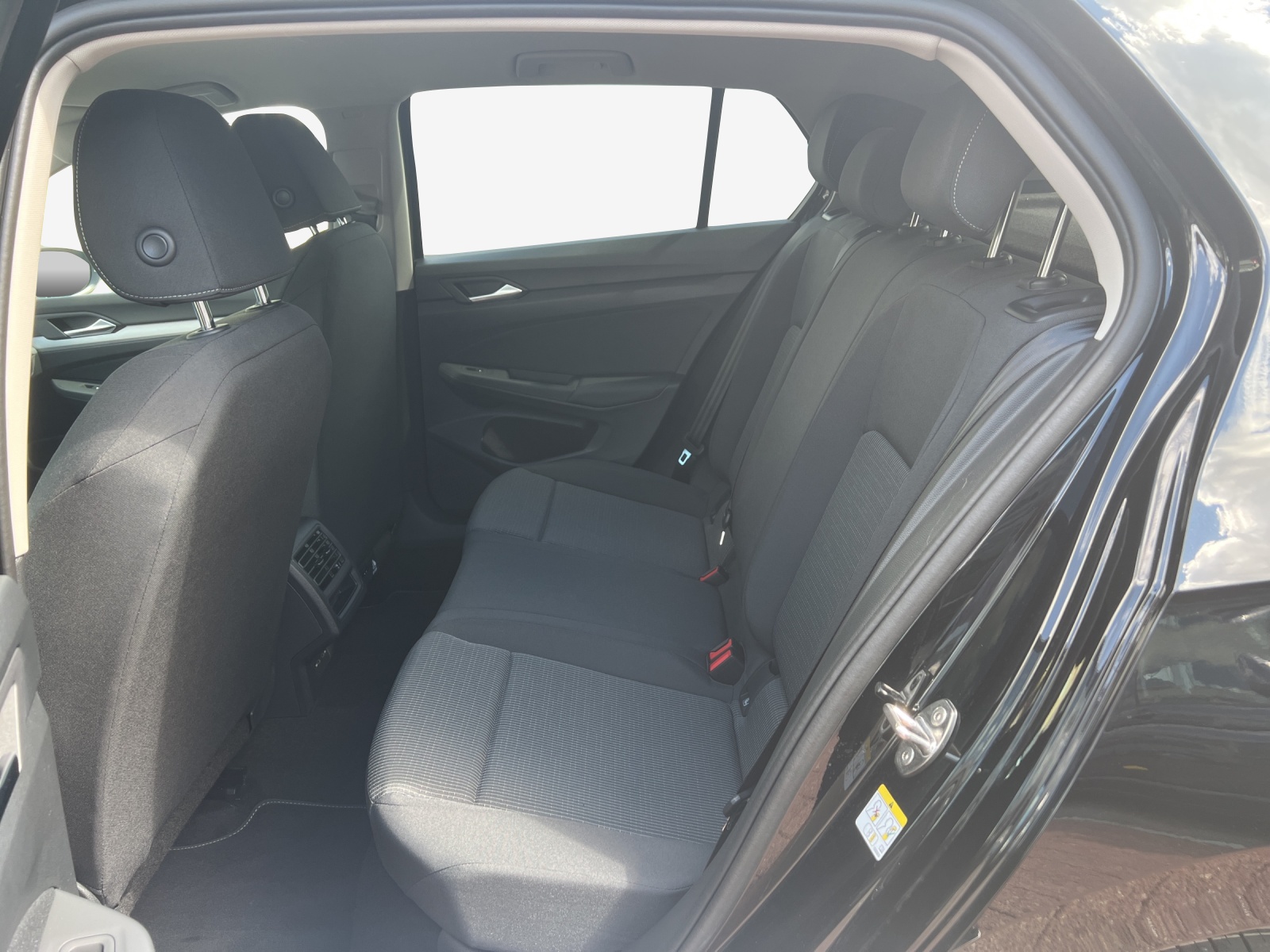VW Golf 1.5 e TSI mHEV Value DSG-image-11