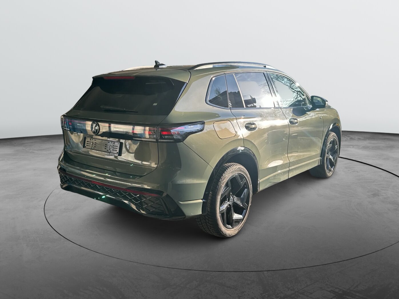 VW Tiguan 2.0 TSI DSG R-Line 4Motion-image-3