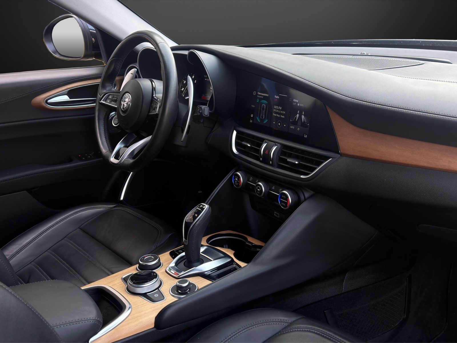ALFA ROMEO Giulia 2.0 TI Automatic mit 201 PS-image-9