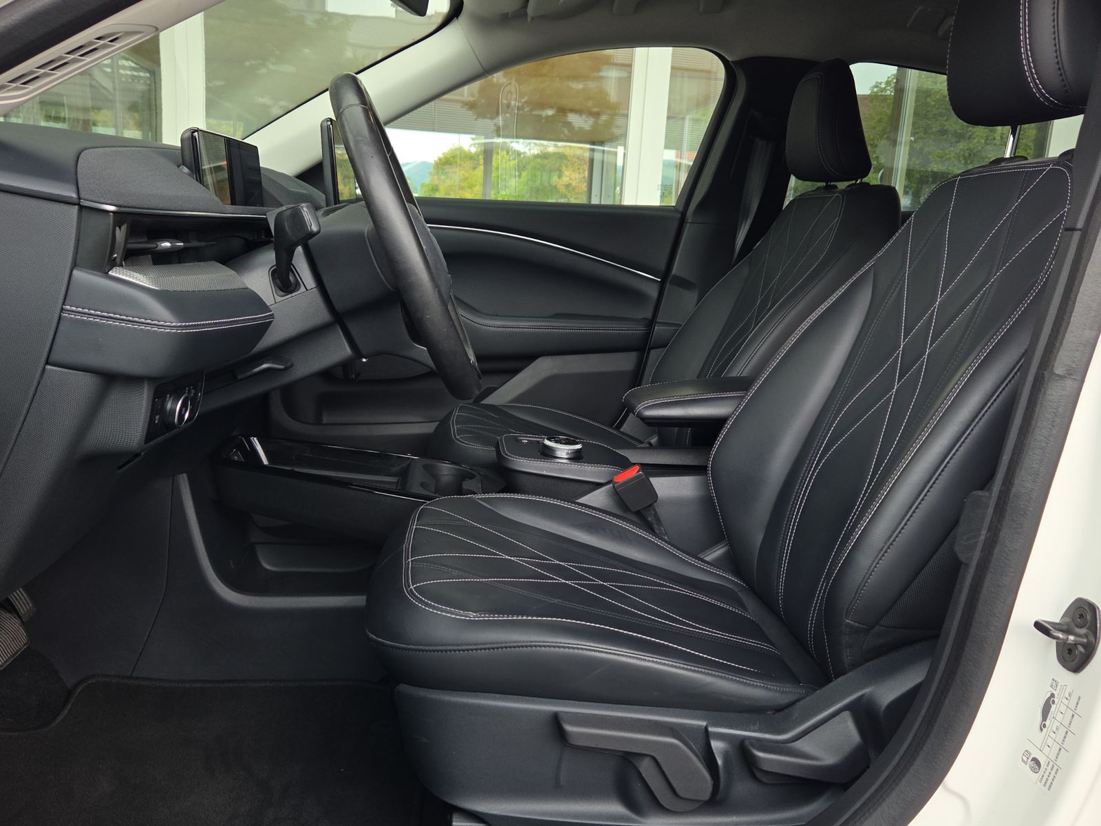 FORD Mustang MACH-E RWD 72.6 kWh-image-5