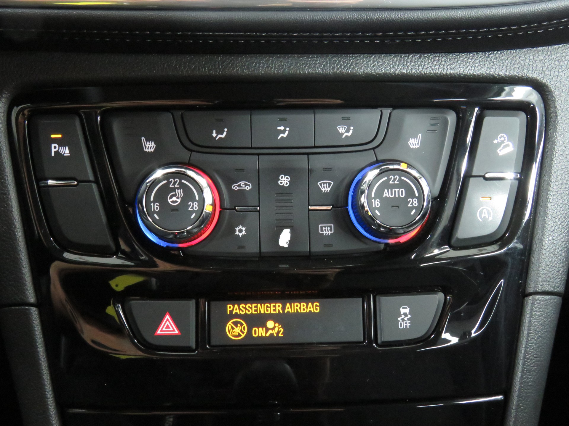 OPEL Mokka X 1.6 CDTi Excellence 4WD-image-15