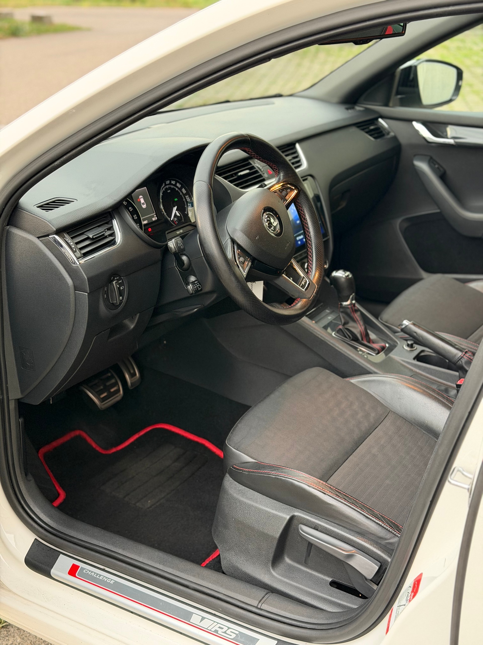 SKODA Octavia 2.0 TDI RS DSG-image-8