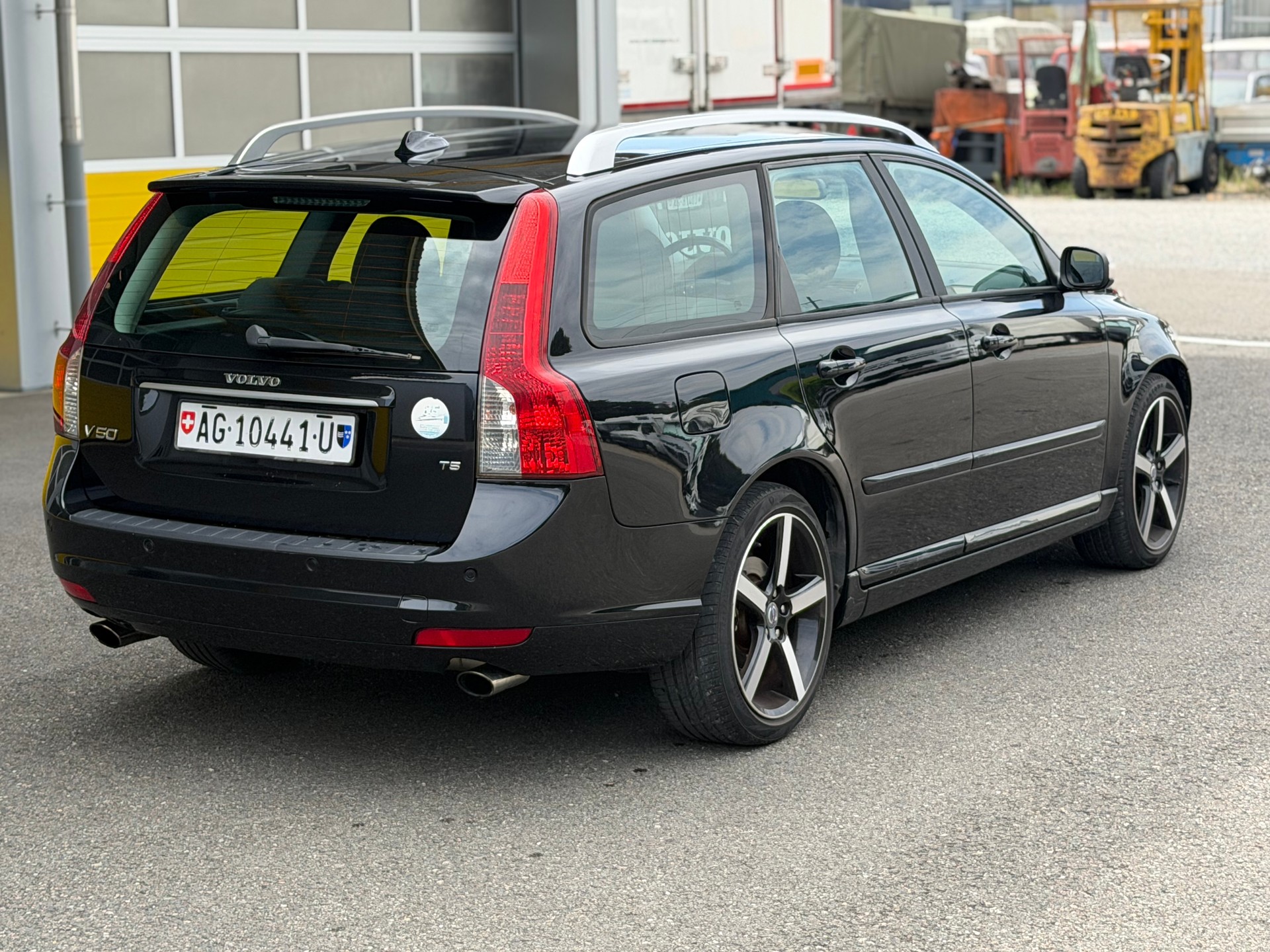 VOLVO V50 T5 Summum Geartronic R-Design-image-8