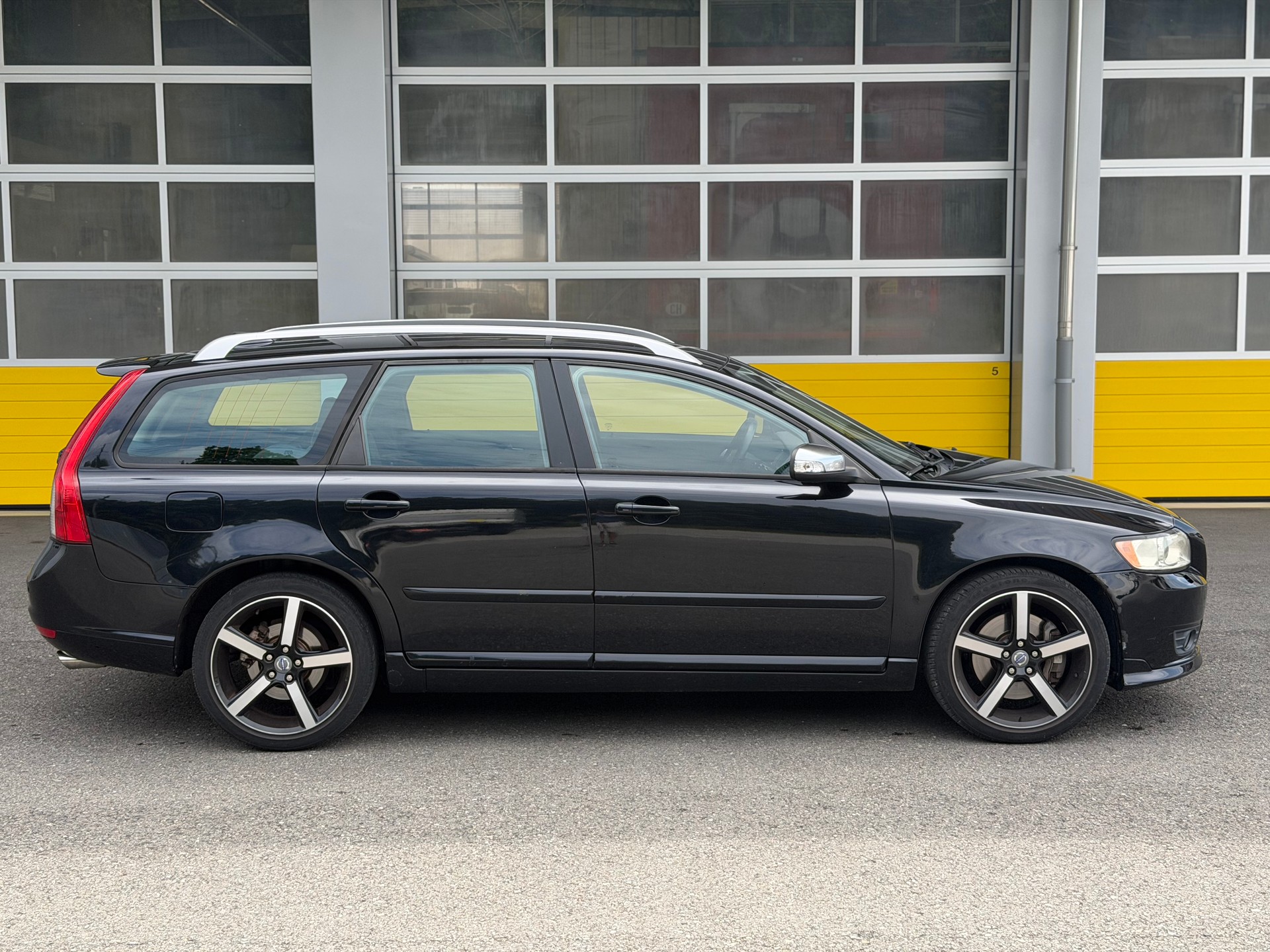 VOLVO V50 T5 Summum Geartronic R-Design-image-5