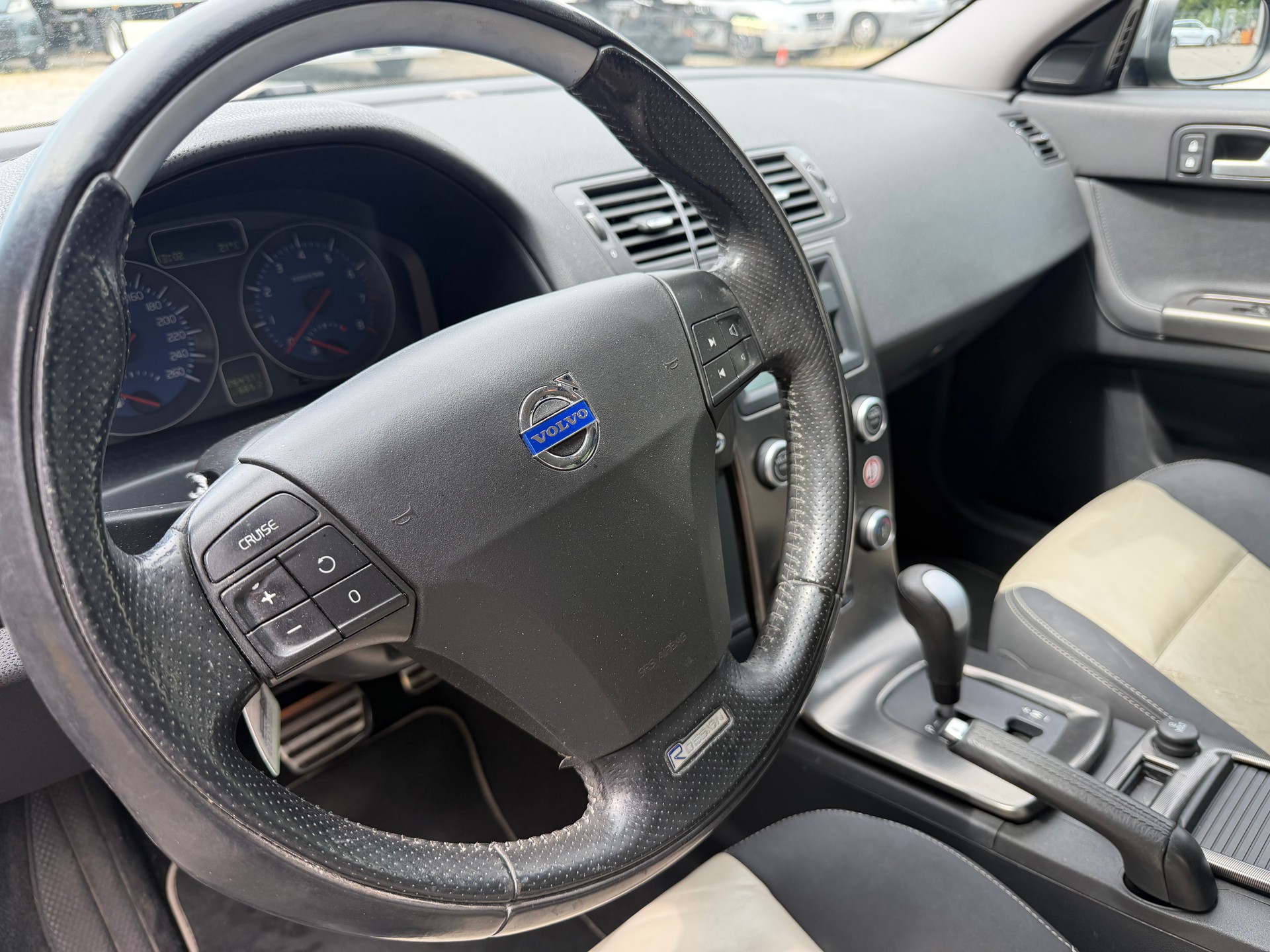 VOLVO V50 T5 Summum Geartronic R-Design-image-9