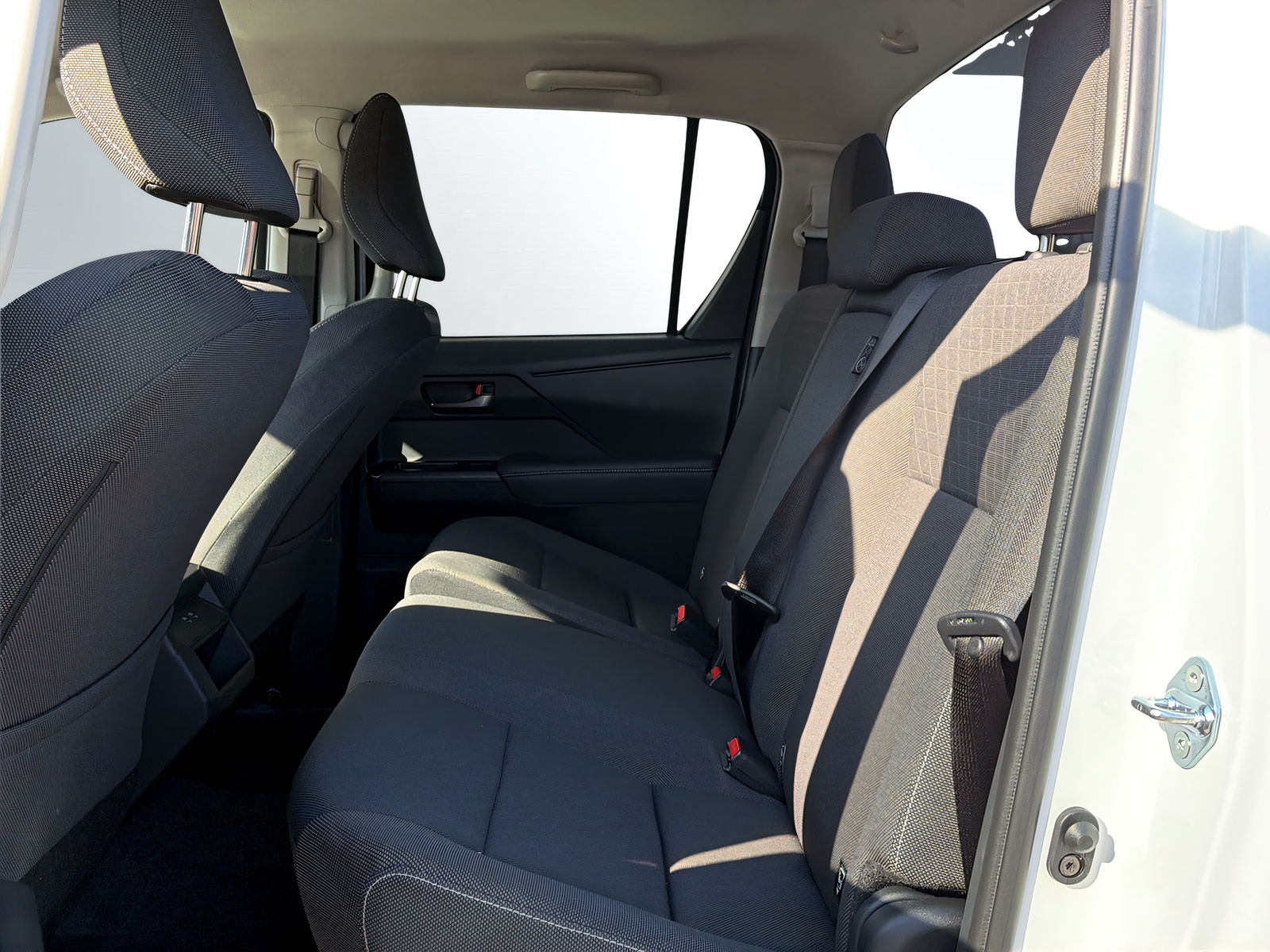 TOYOTA Hilux 2.8d MHEV Advanced Double Cab 4x4-image-10