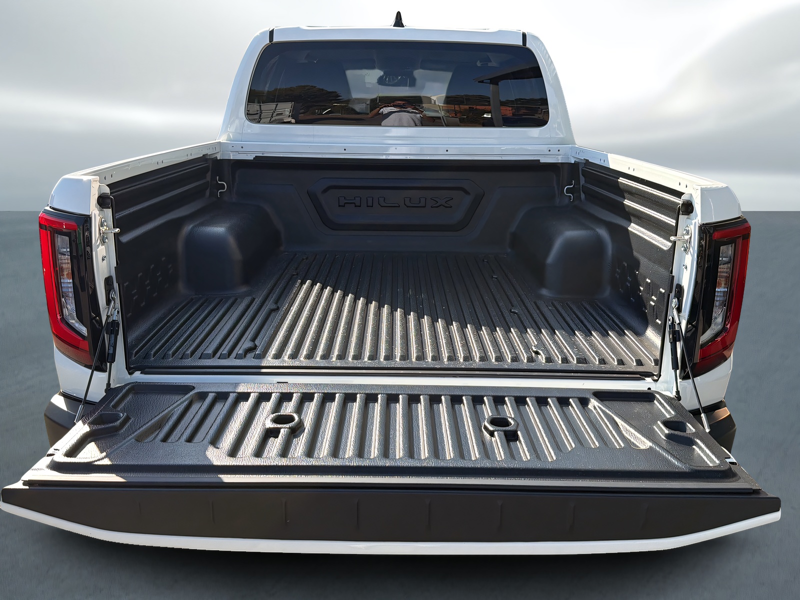 TOYOTA Hilux 2.8d MHEV Advanced Double Cab 4x4-image-14