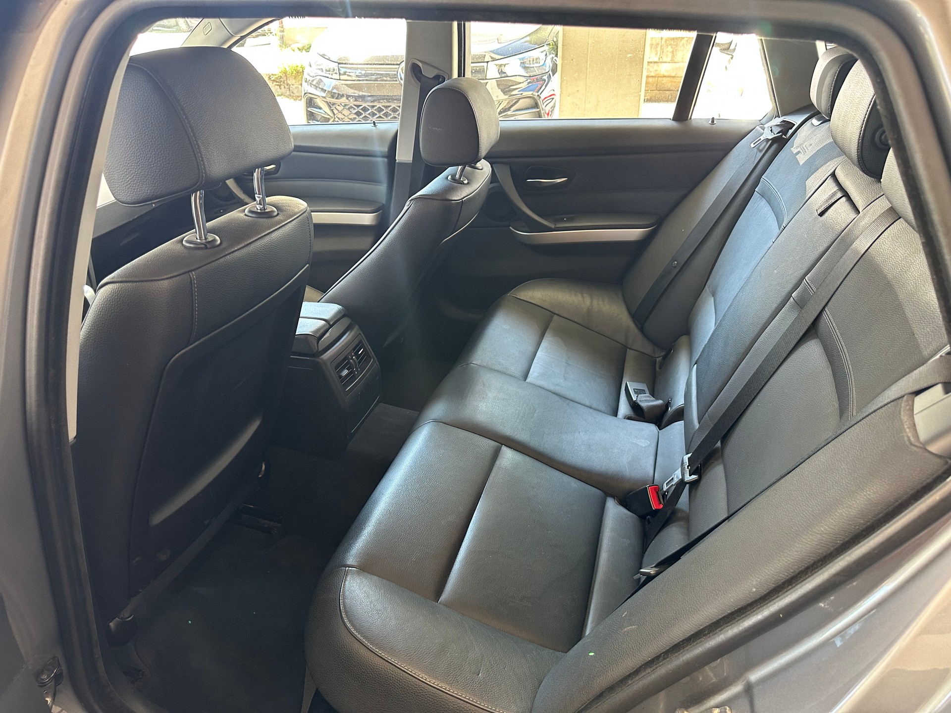 BMW 325i xDrive Touring Steptronic-image-5
