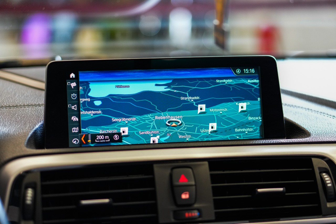 BMW M140i xDrive Steptronic-image-18