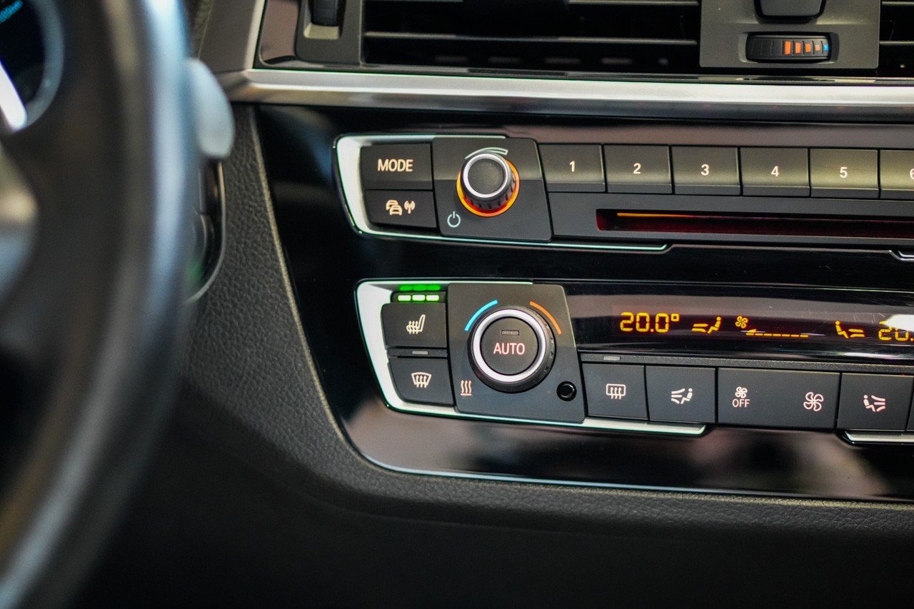 BMW M140i xDrive Steptronic-image-19