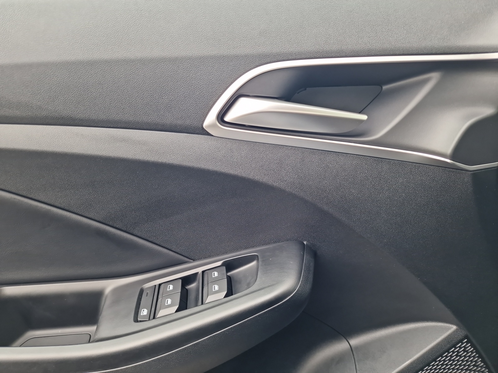 MG MG3 1.5 Voll-Hybrid Luxury Automat 195 PS-image-13