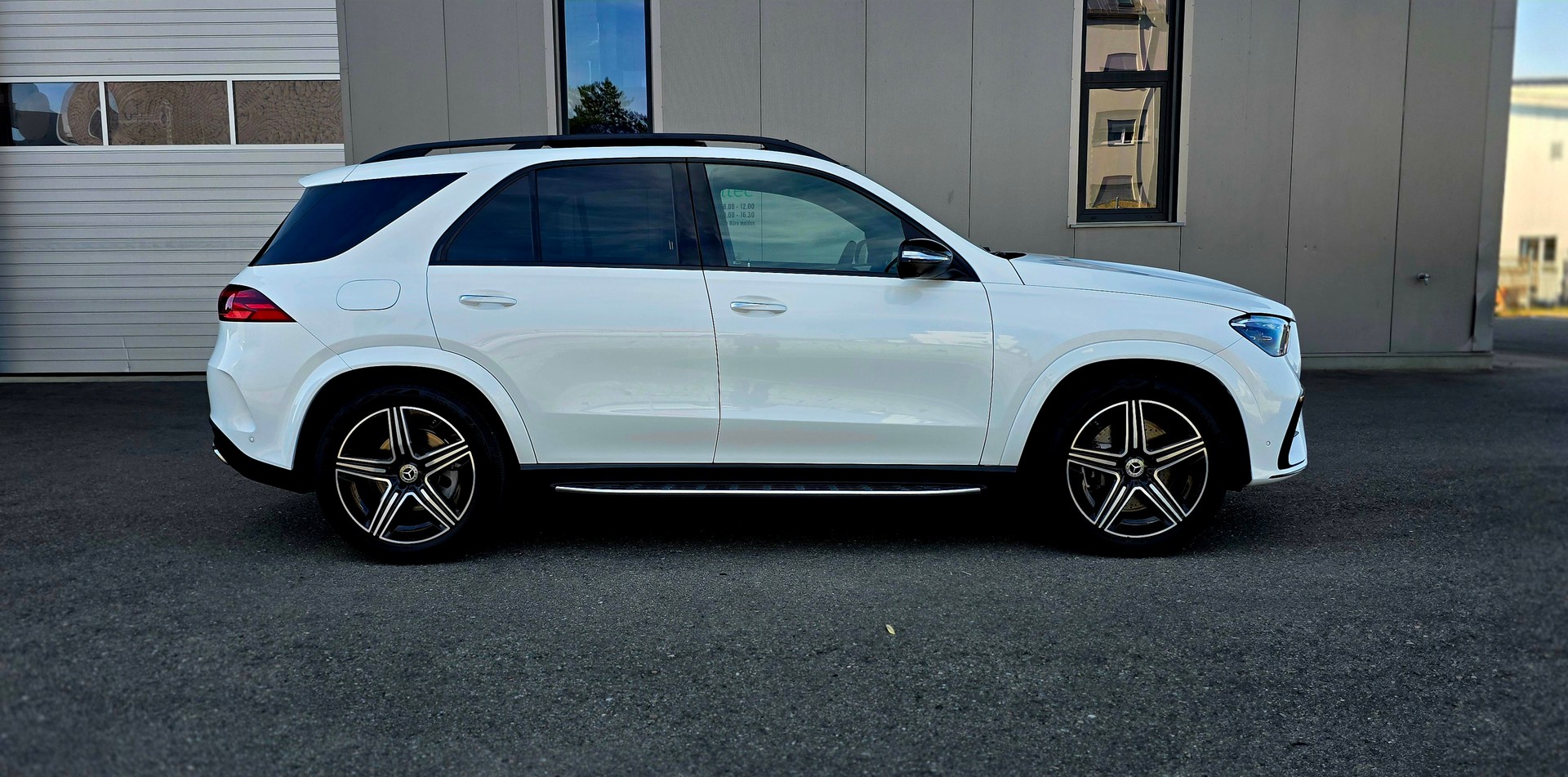 MERCEDES-BENZ GLE 450D 4MATIC 9G-TRONIC AMG LINE PREMIUM, NIGHT-PAKET, PANORAMA, DISTRONIC, ANHÄNGERKUPPLUNG-showroom-element-1