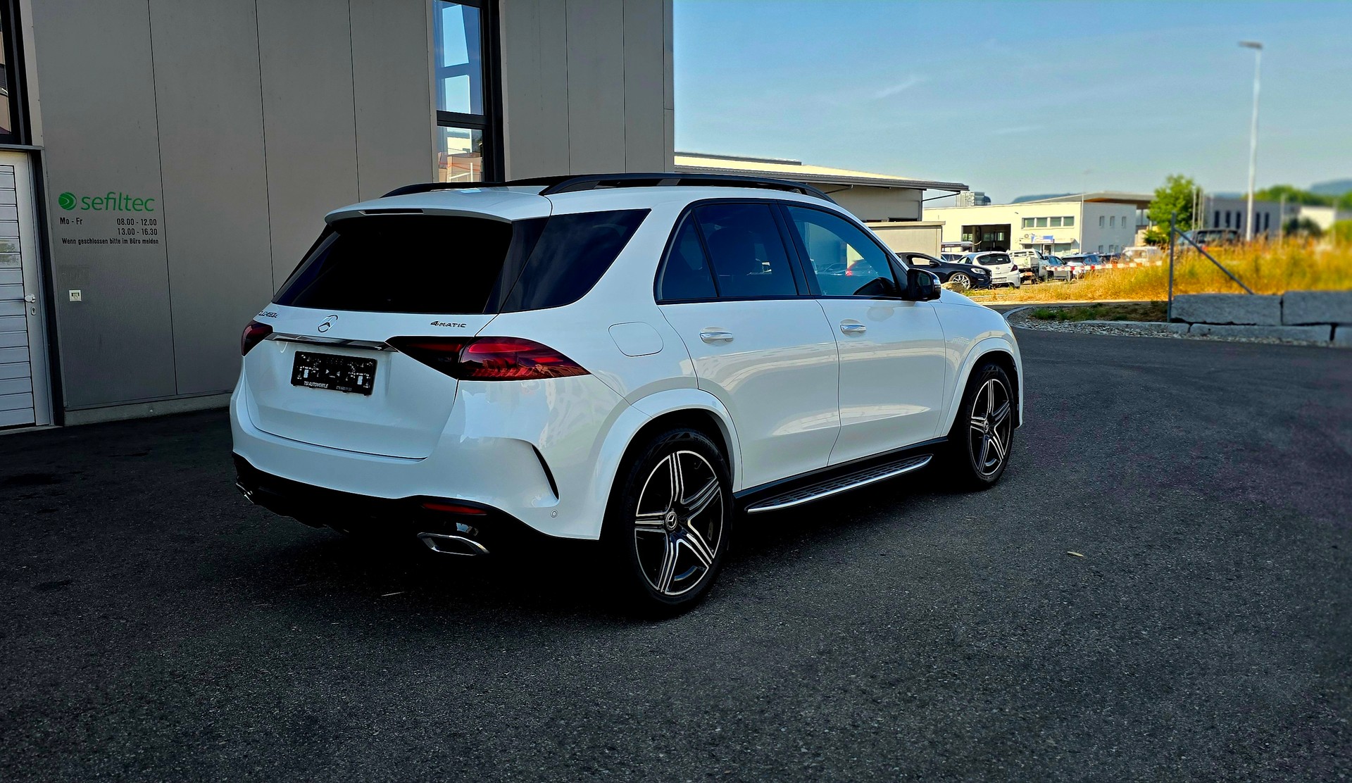 MERCEDES-BENZ GLE 450D 4MATIC 9G-TRONIC AMG LINE PREMIUM, NIGHT-PAKET, PANORAMA, DISTRONIC, ANHÄNGERKUPPLUNG-showroom-element-2
