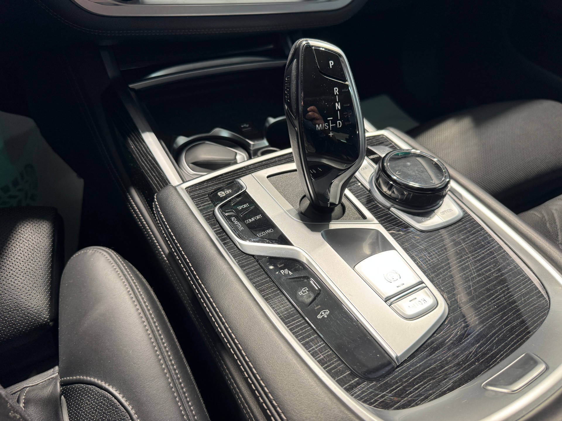 BMW 750i xDrive Steptronic-image-26