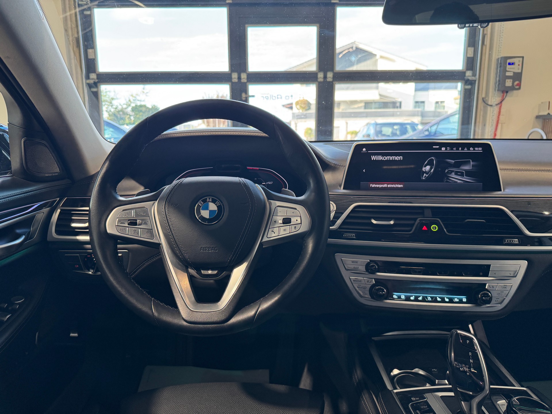 BMW 750i xDrive Steptronic-image-18