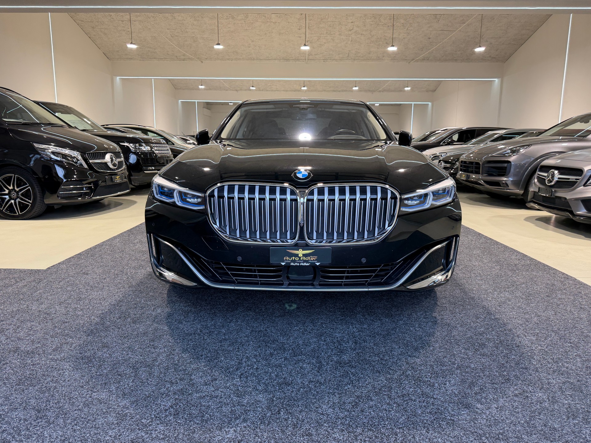 BMW 750i xDrive Steptronic-image-0