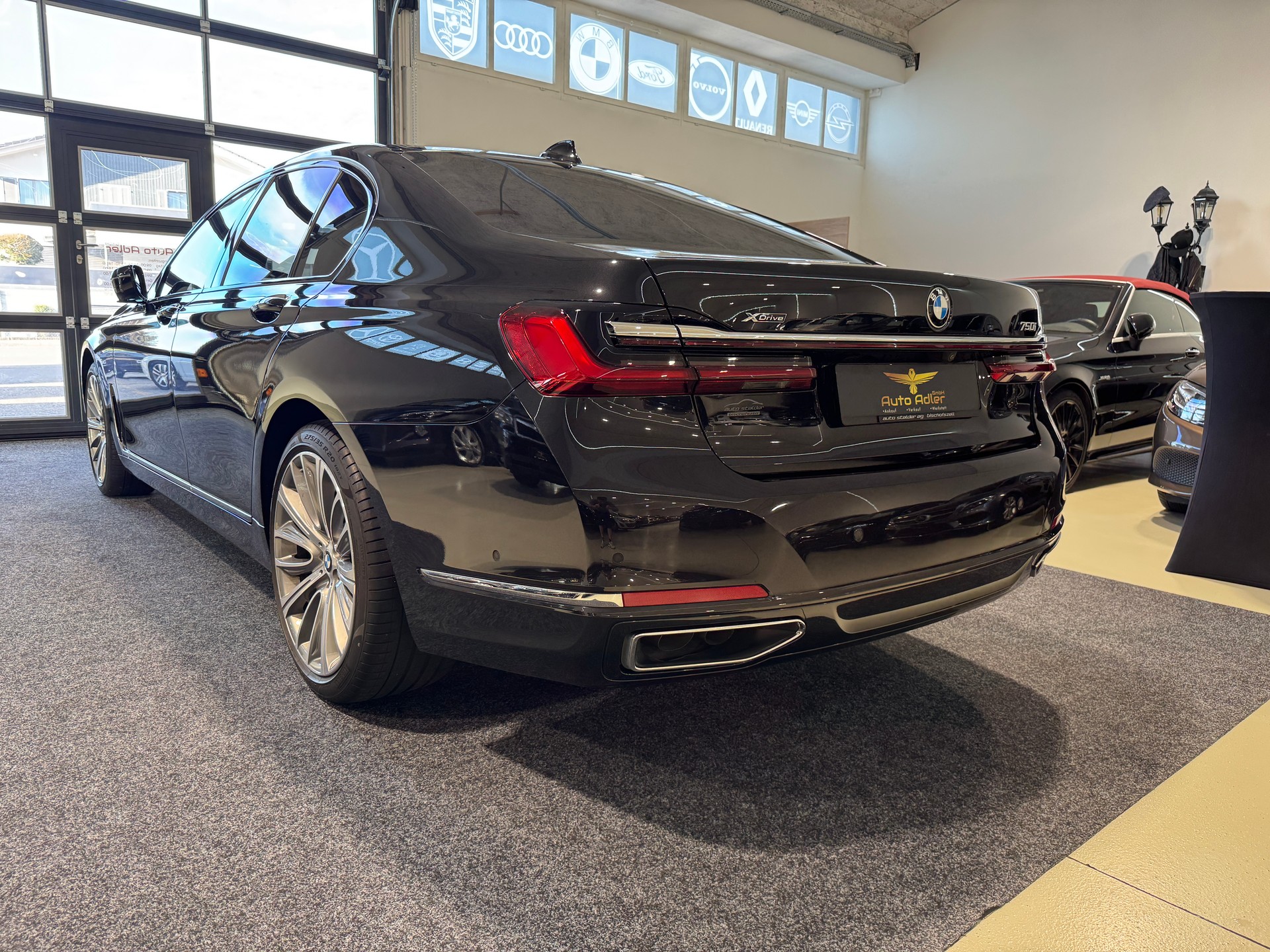 BMW 750i xDrive Steptronic-image-3