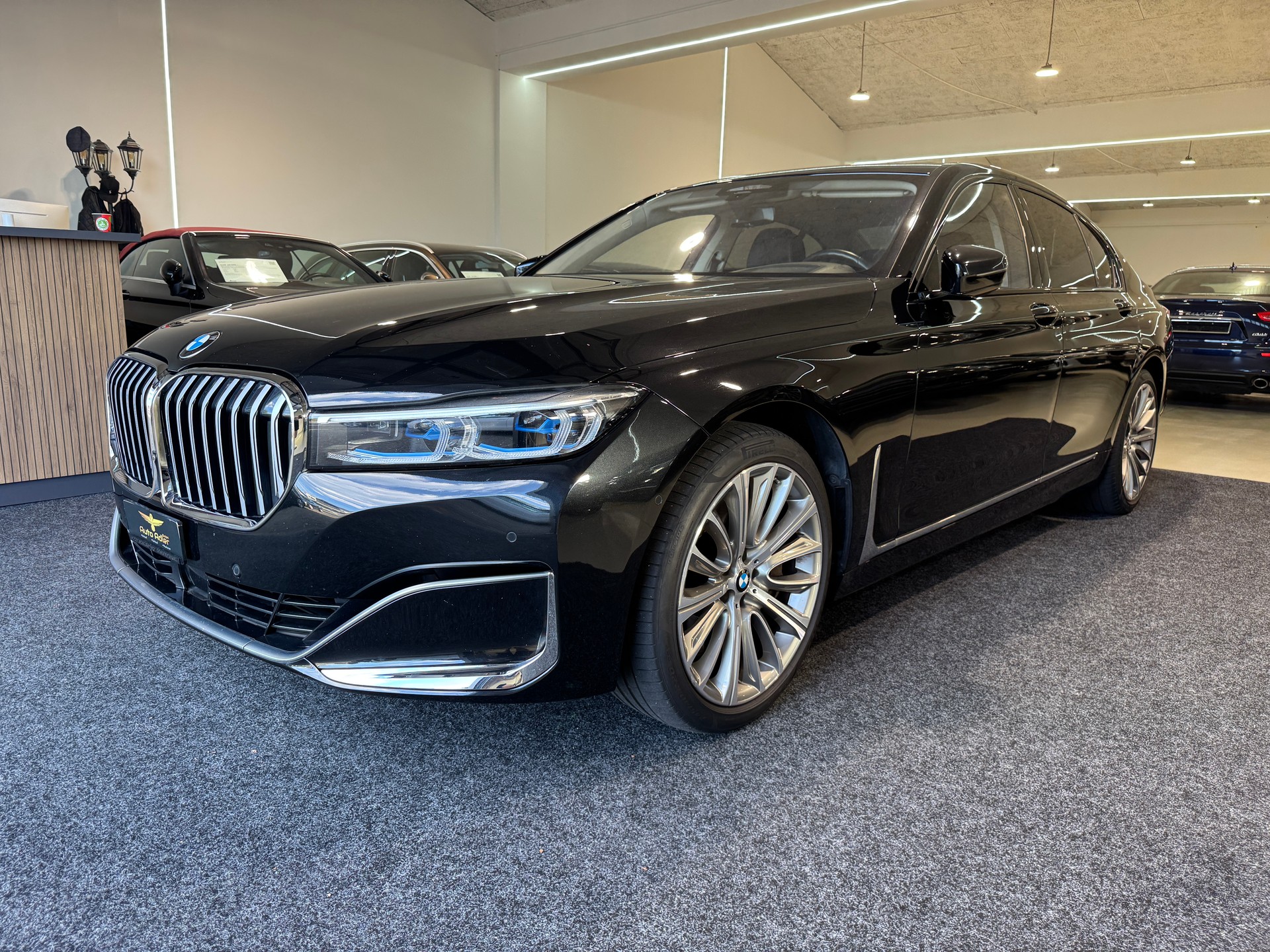 BMW 750i xDrive Steptronic-image-2