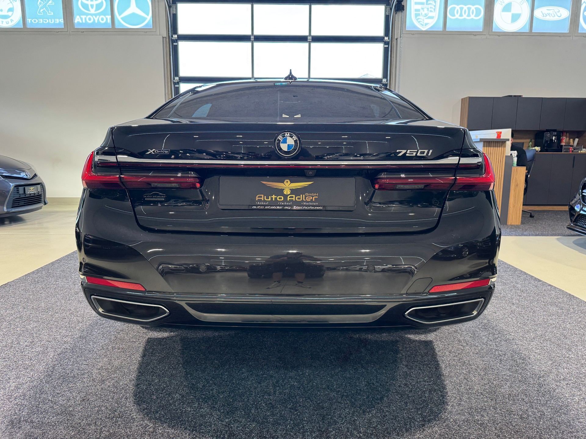 BMW 750i xDrive Steptronic-image-6