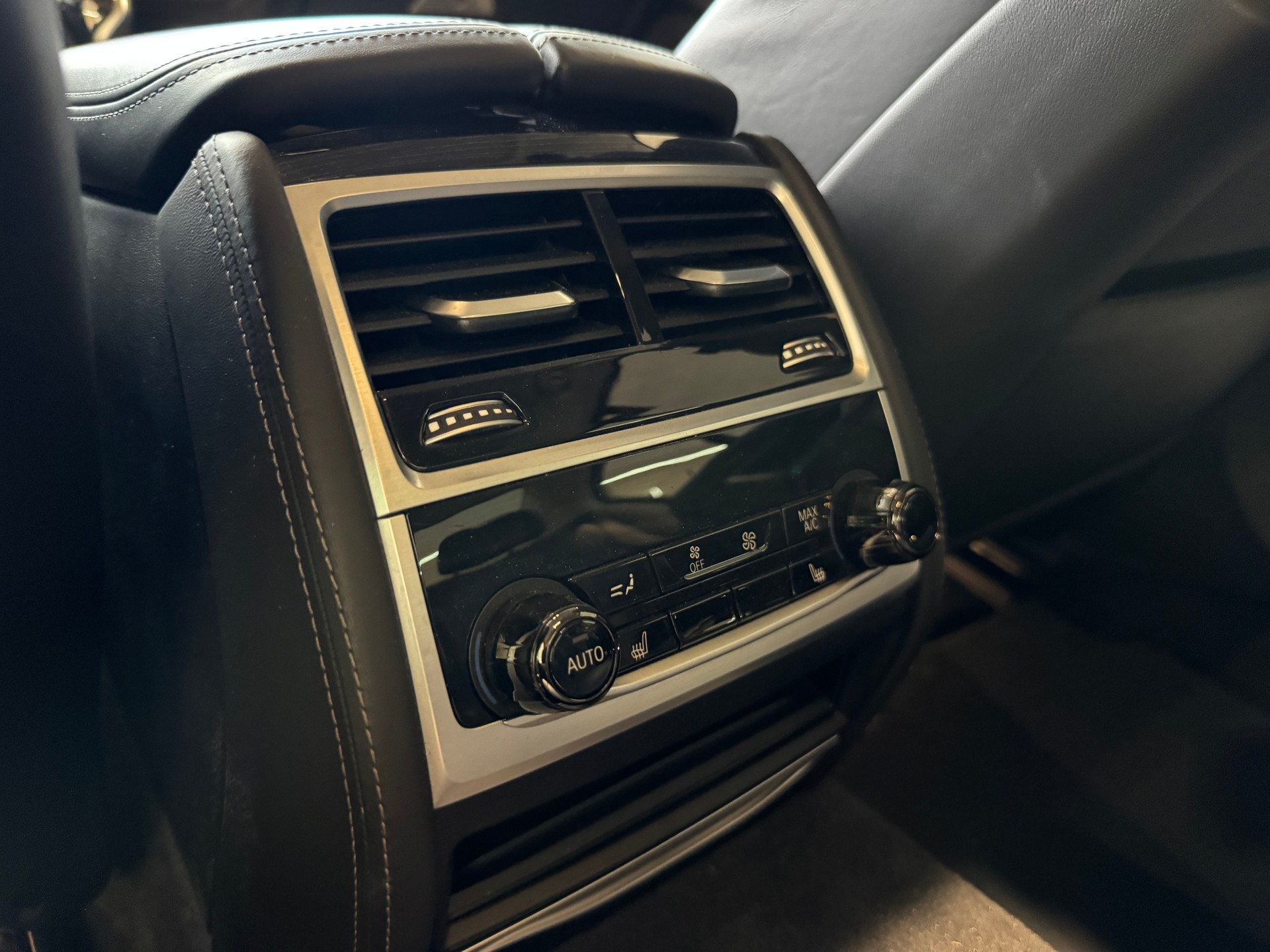 BMW 750i xDrive Steptronic-image-19