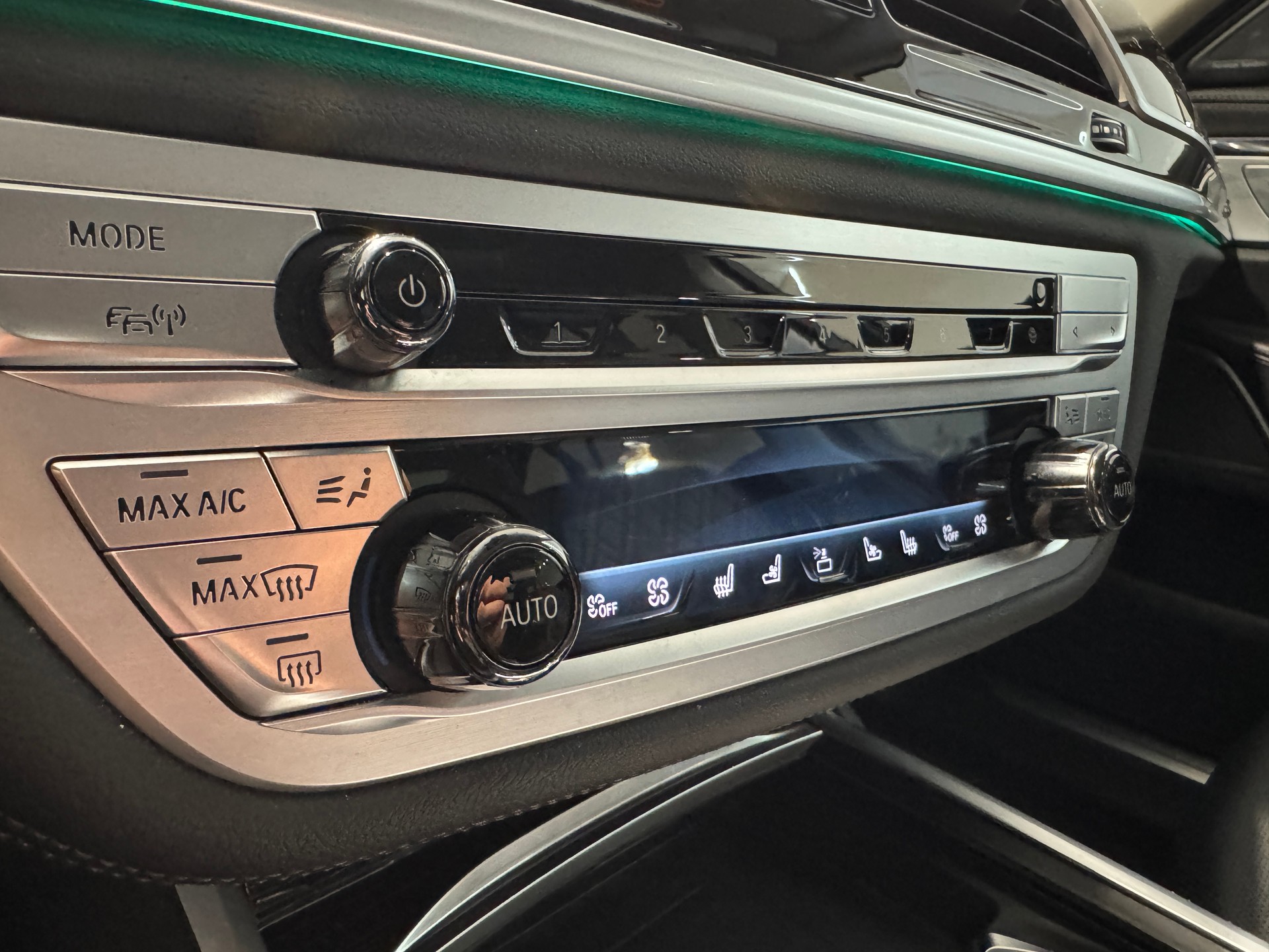 BMW 750i xDrive Steptronic-image-23