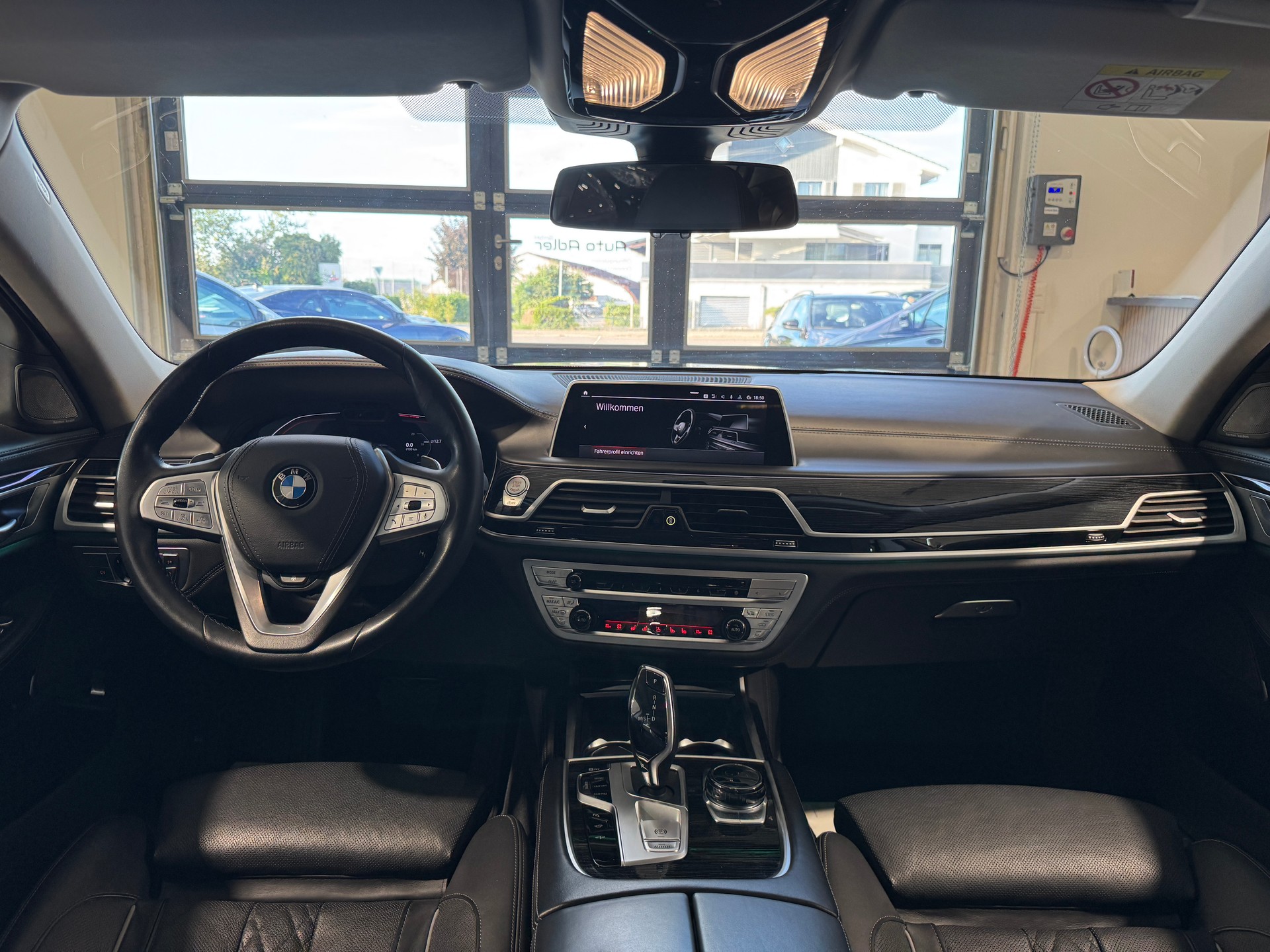 BMW 750i xDrive Steptronic-image-17