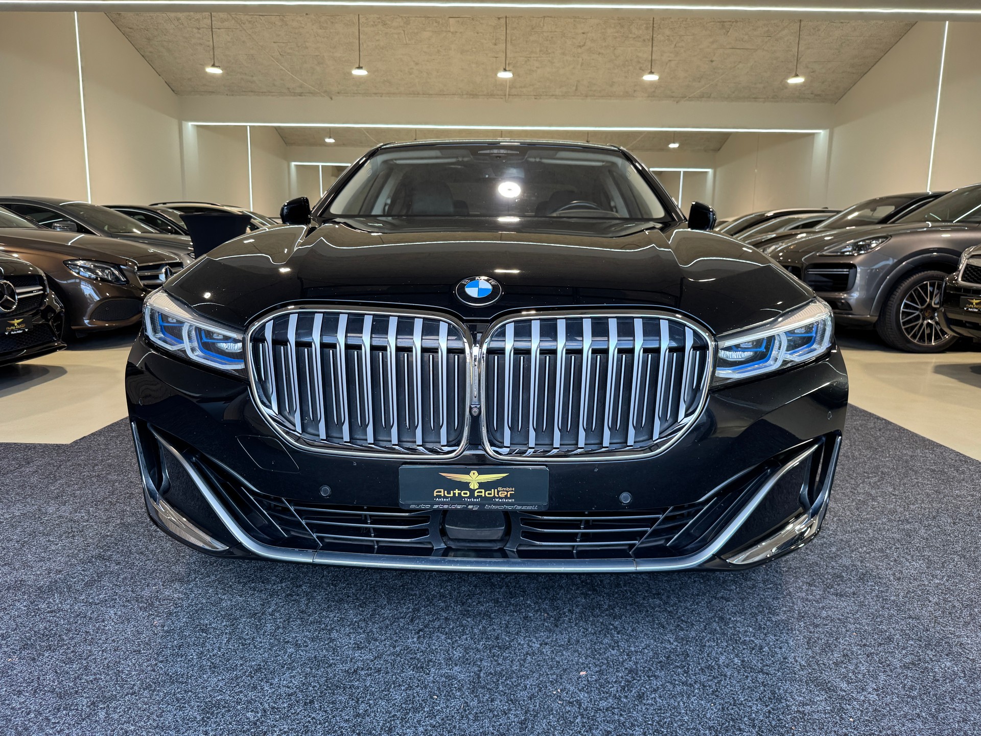 BMW 750i xDrive Steptronic-image-0