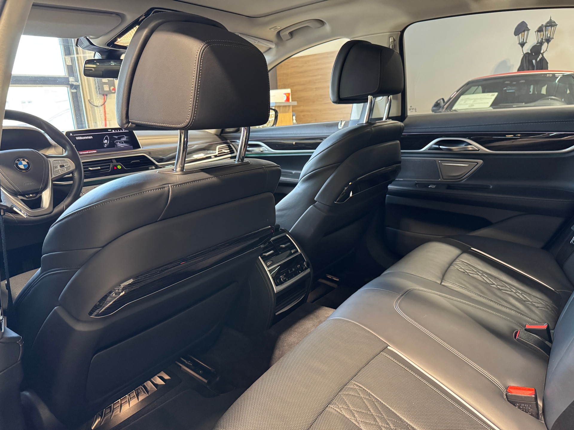 BMW 750i xDrive Steptronic-image-14