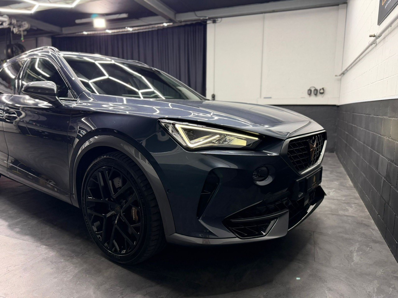CUPRA Formentor 2.0TSI VZ 4Drive DSG | CH-Fahrzeug | H&R | Maxton-Design | Anhängerkupplung | Virtual Cockpit-image-8