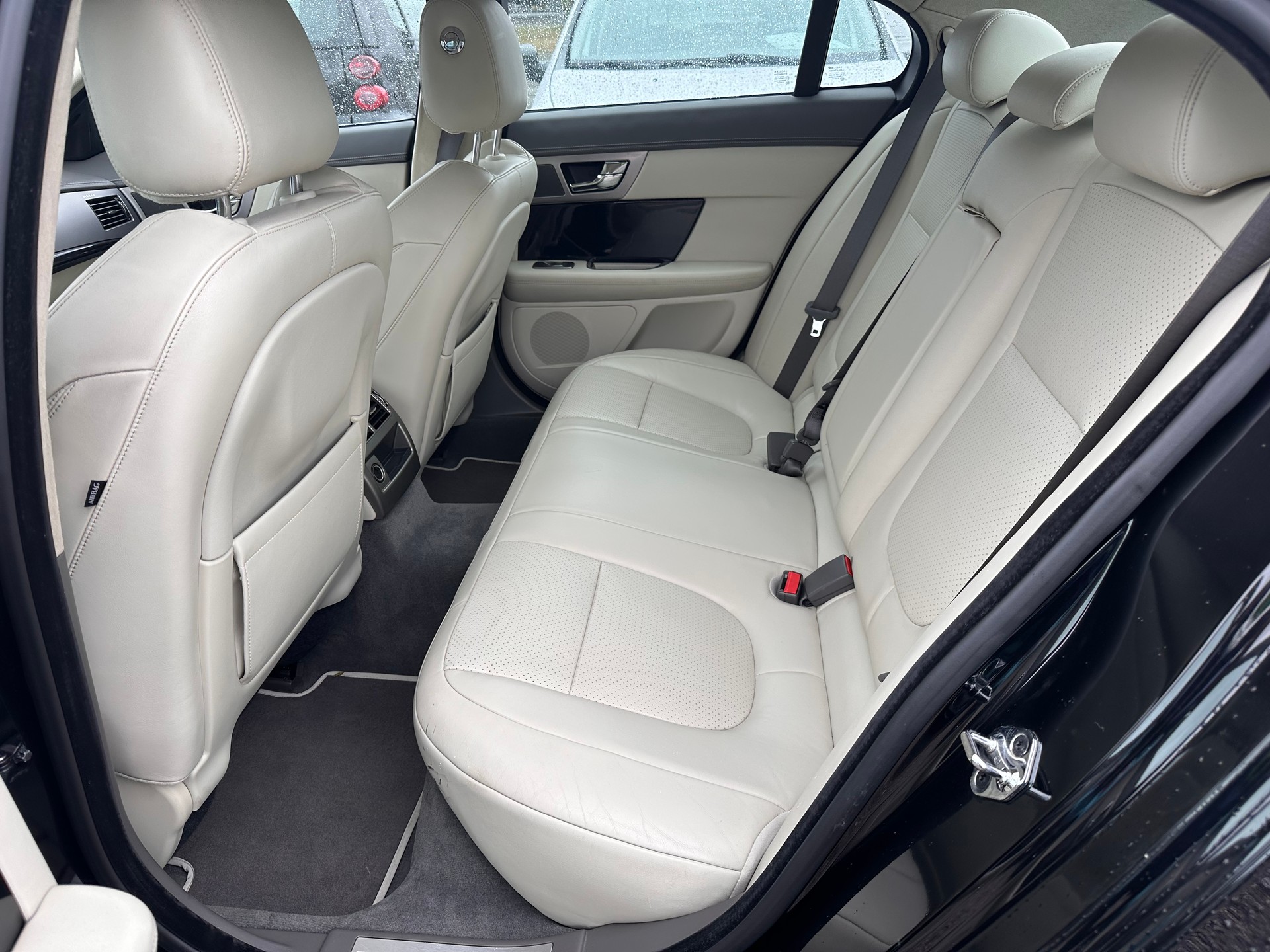 JAGUAR XF 3.0d S V6 Premium Luxury-image-14
