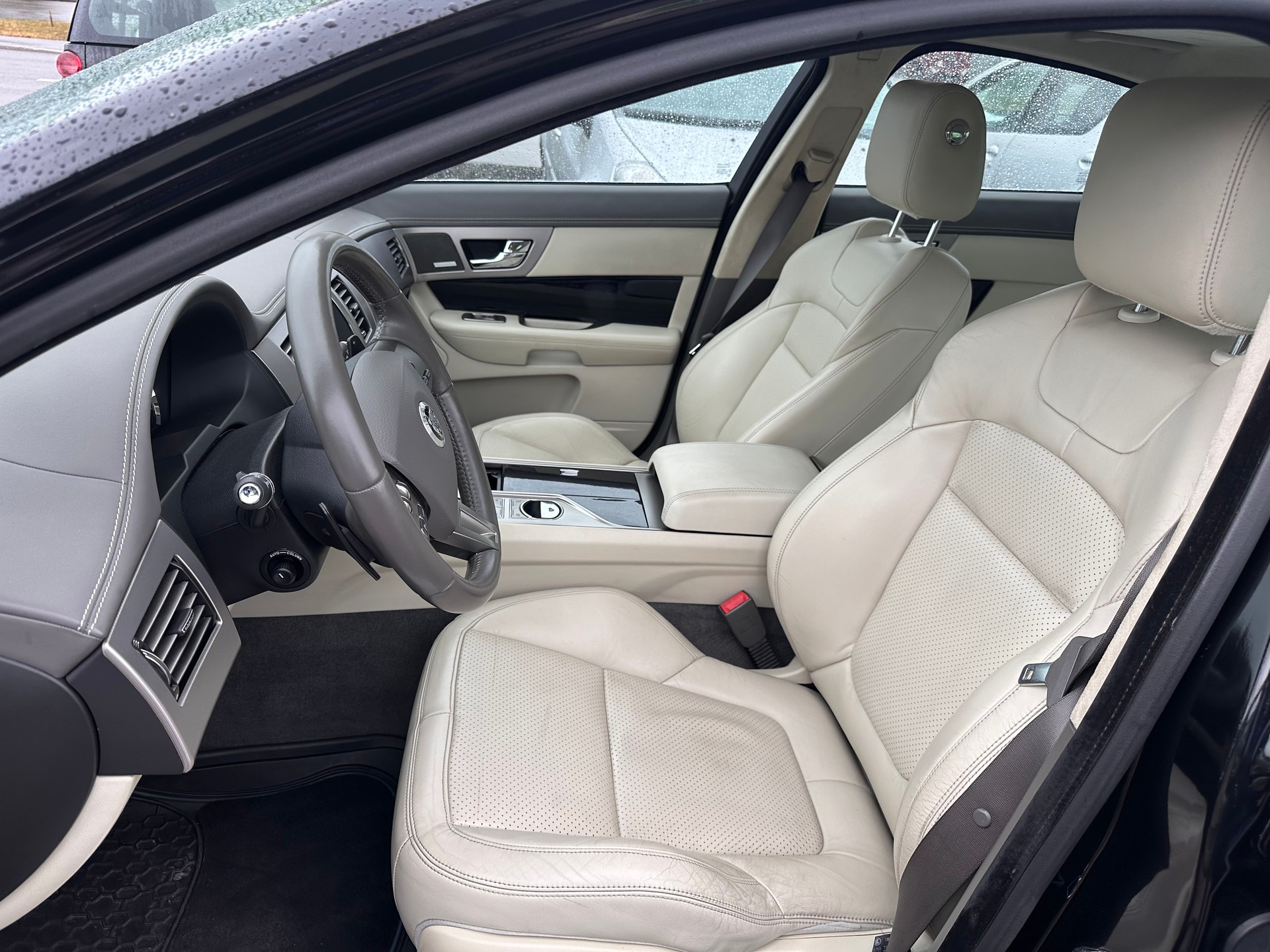 JAGUAR XF 3.0d S V6 Premium Luxury-image-13