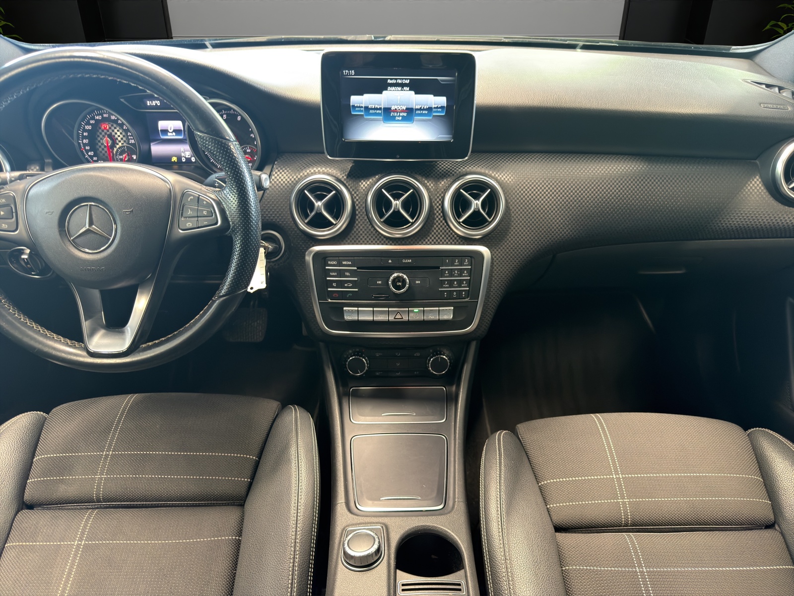 MERCEDES-BENZ A 200 7G-DCT-image-9