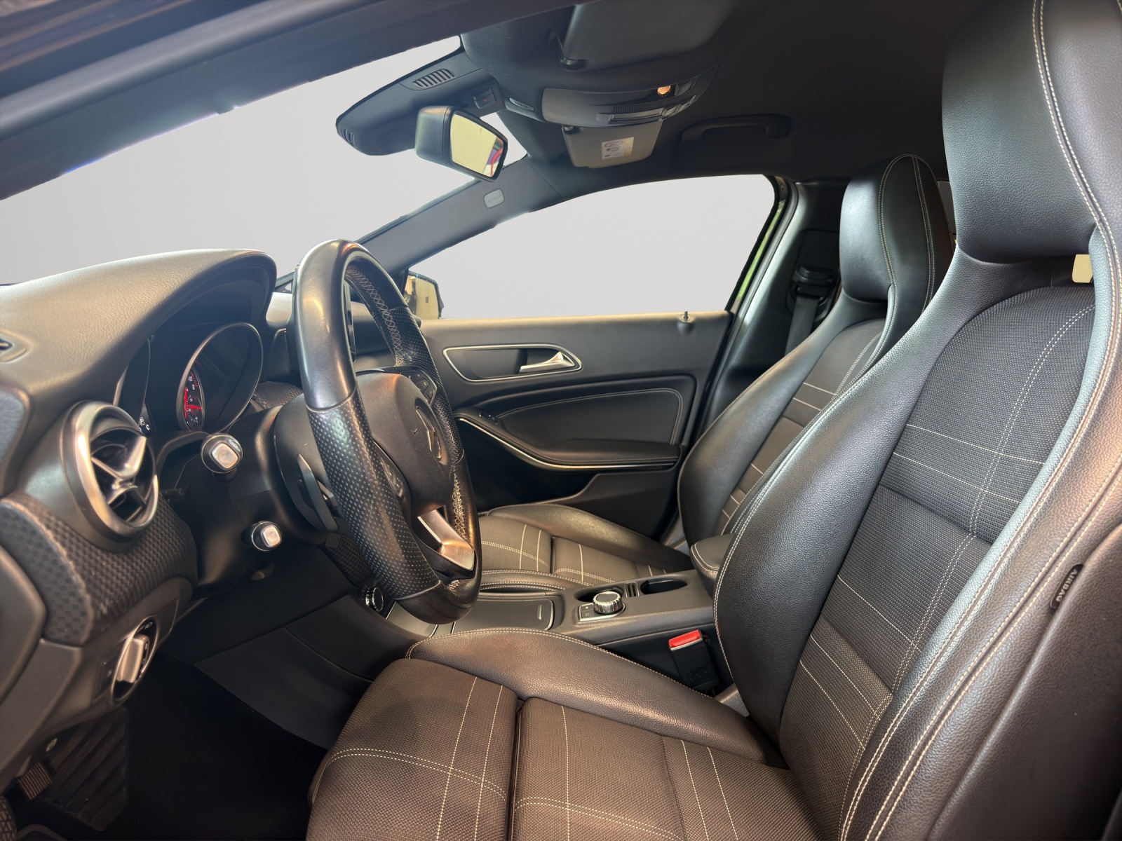 MERCEDES-BENZ A 200 7G-DCT-image-7