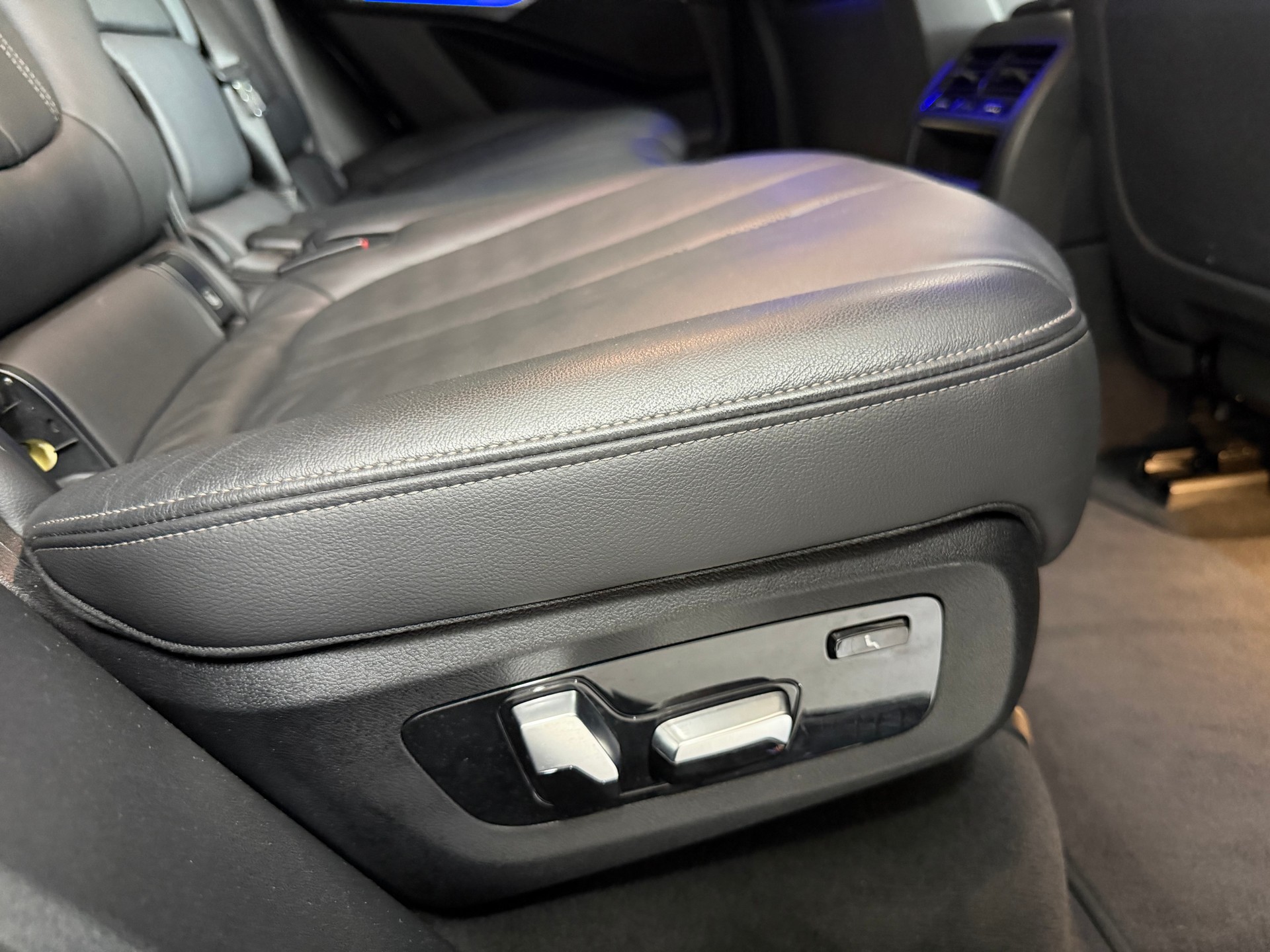 BMW X5 xDrive 30d Steptronic * 7 Plätzer *-image-12