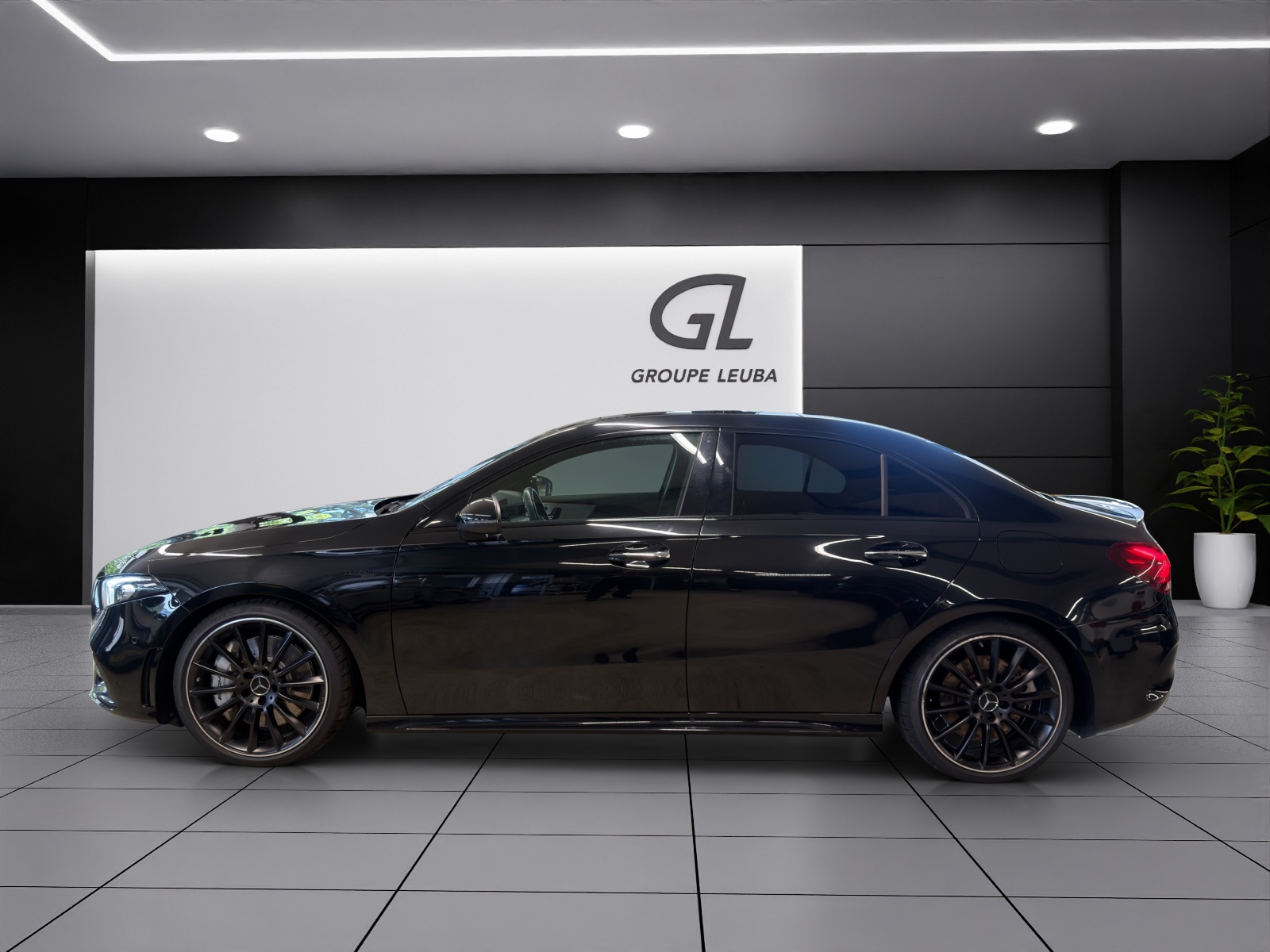 MERCEDES-BENZ A 35 AMG 4Matic-showroom-element-2