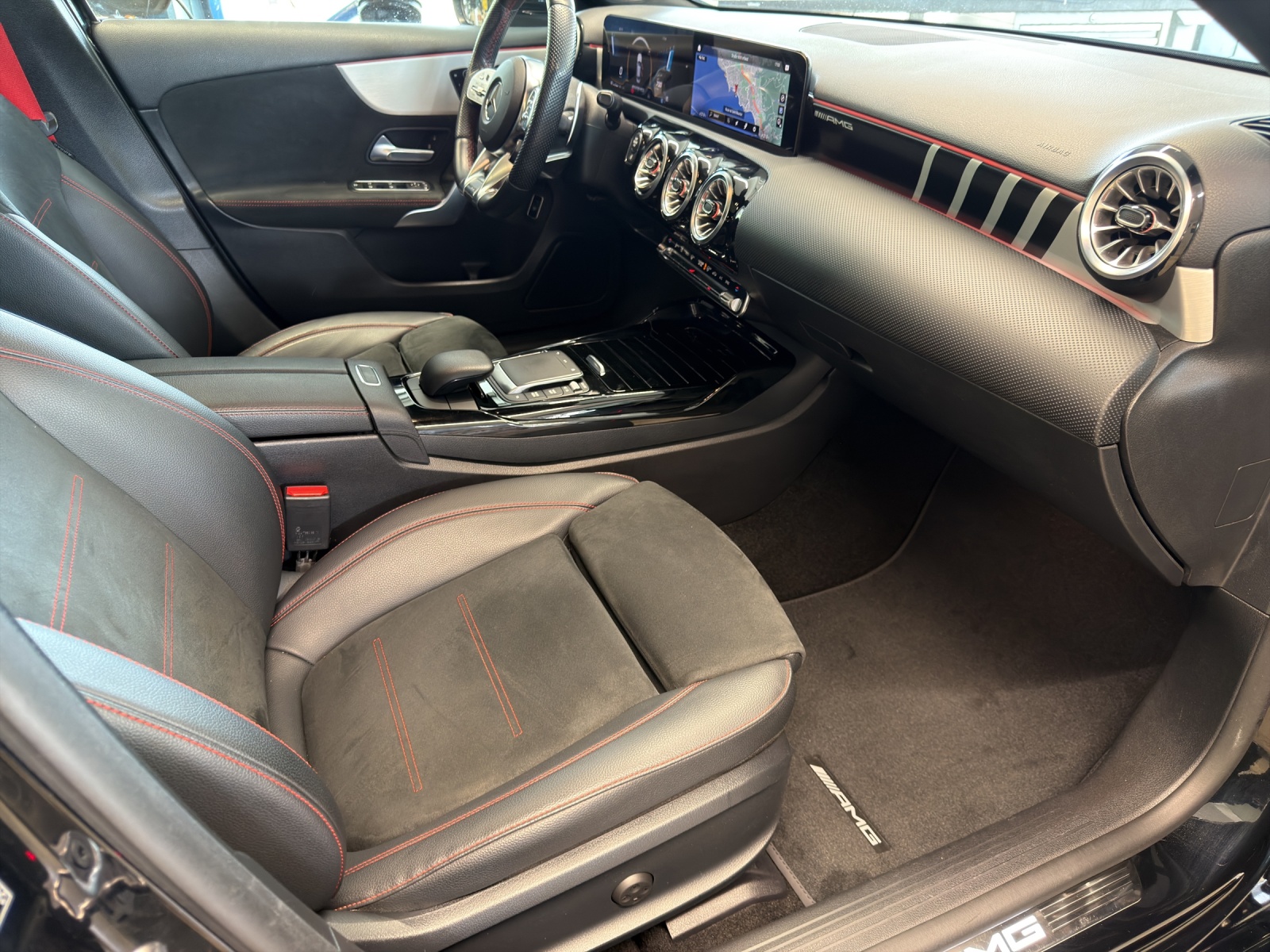 MERCEDES-BENZ A 35 AMG 4Matic-image-14