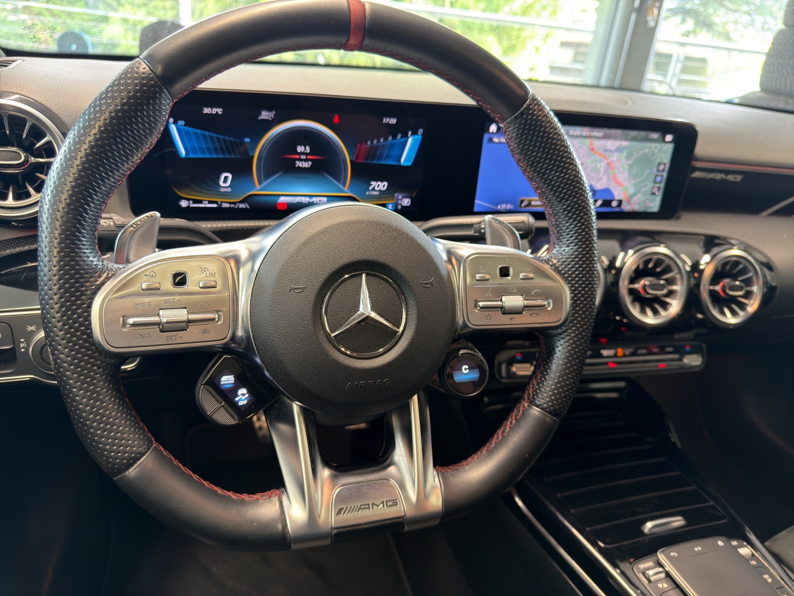 MERCEDES-BENZ A 35 AMG 4Matic-image-9
